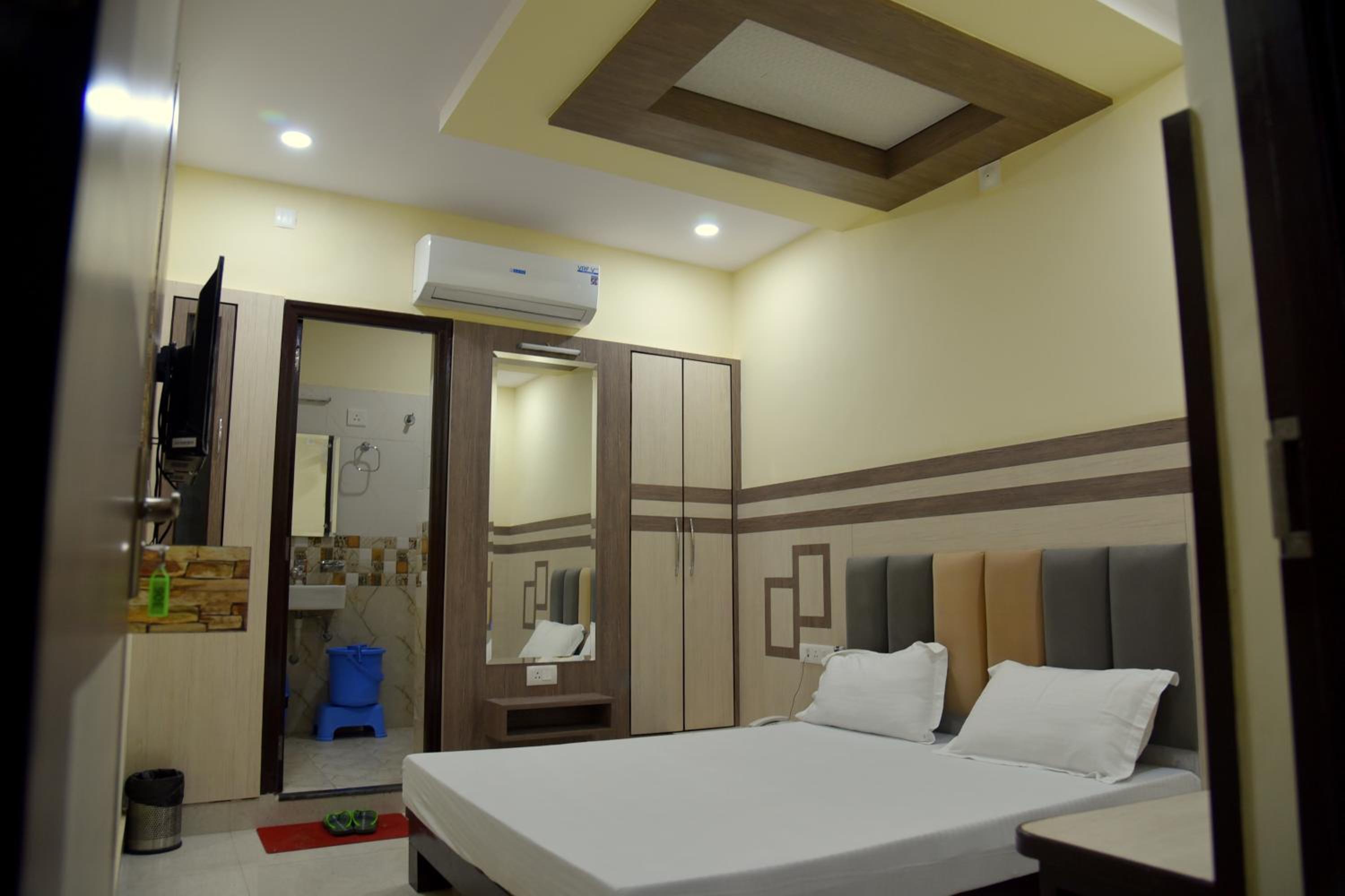 Deluxe Room - Photo 5