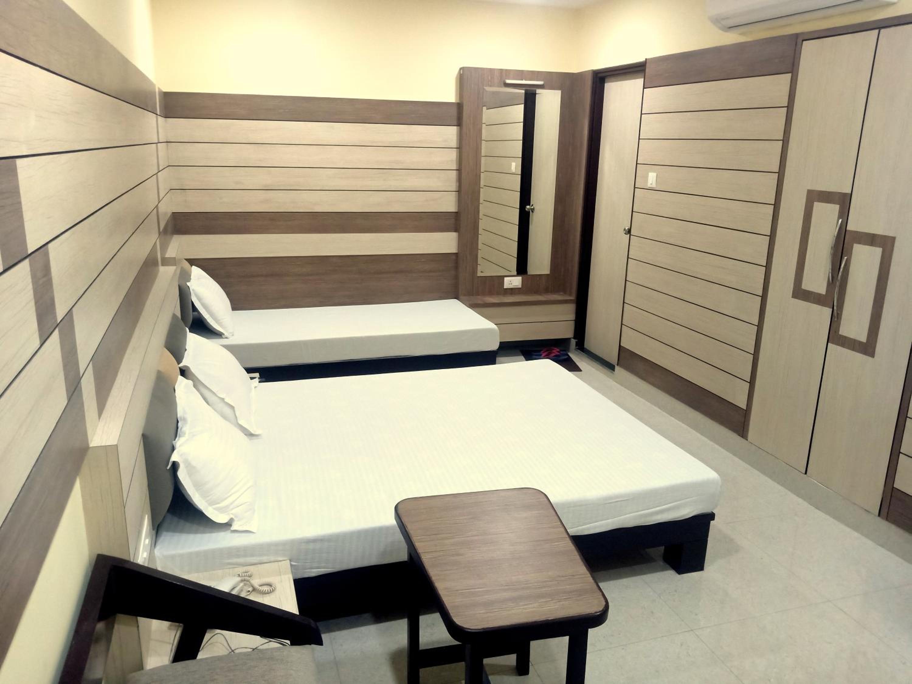 Large Double Room - Photo 1