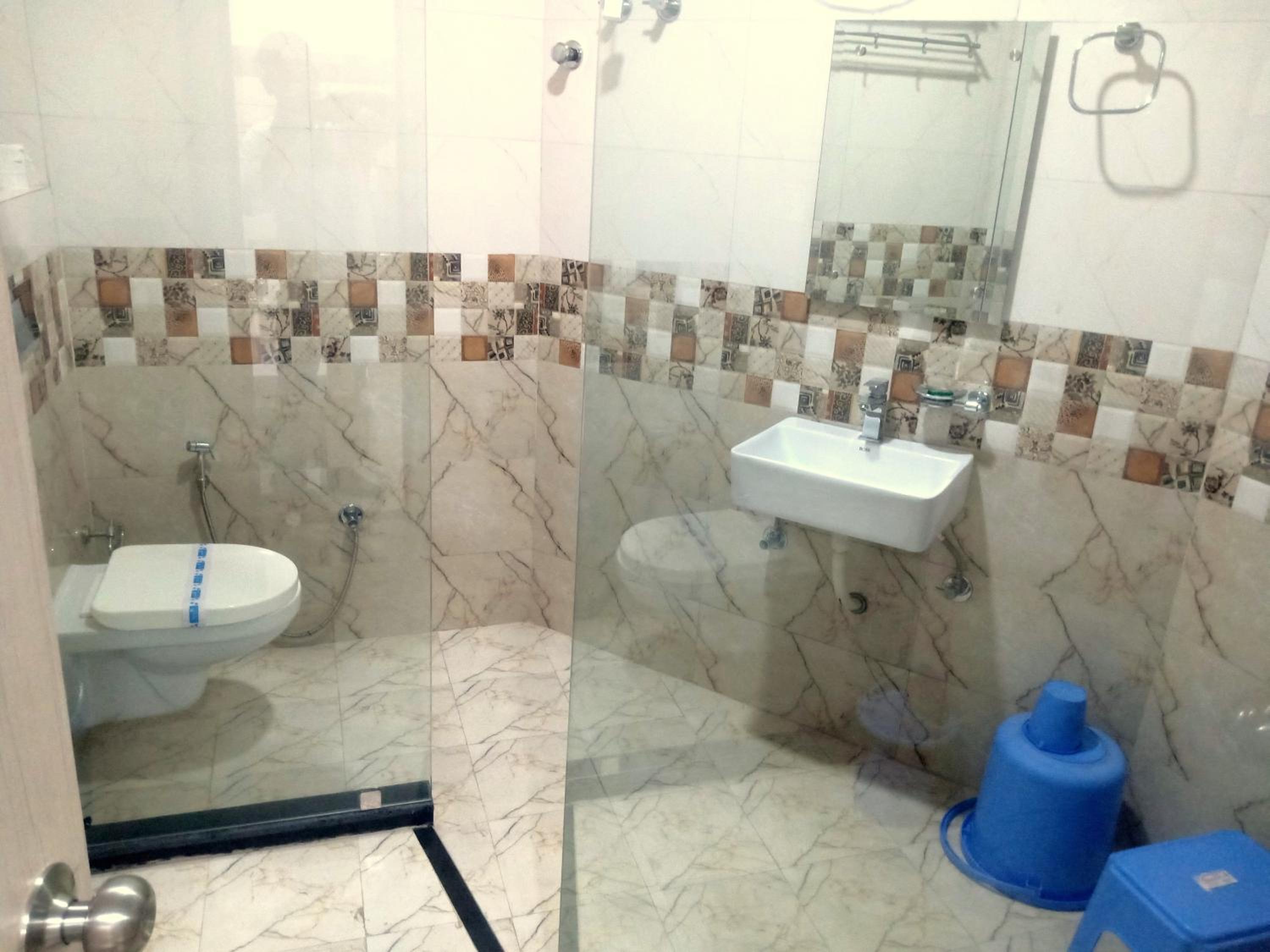 Large Double Room - Photo 4