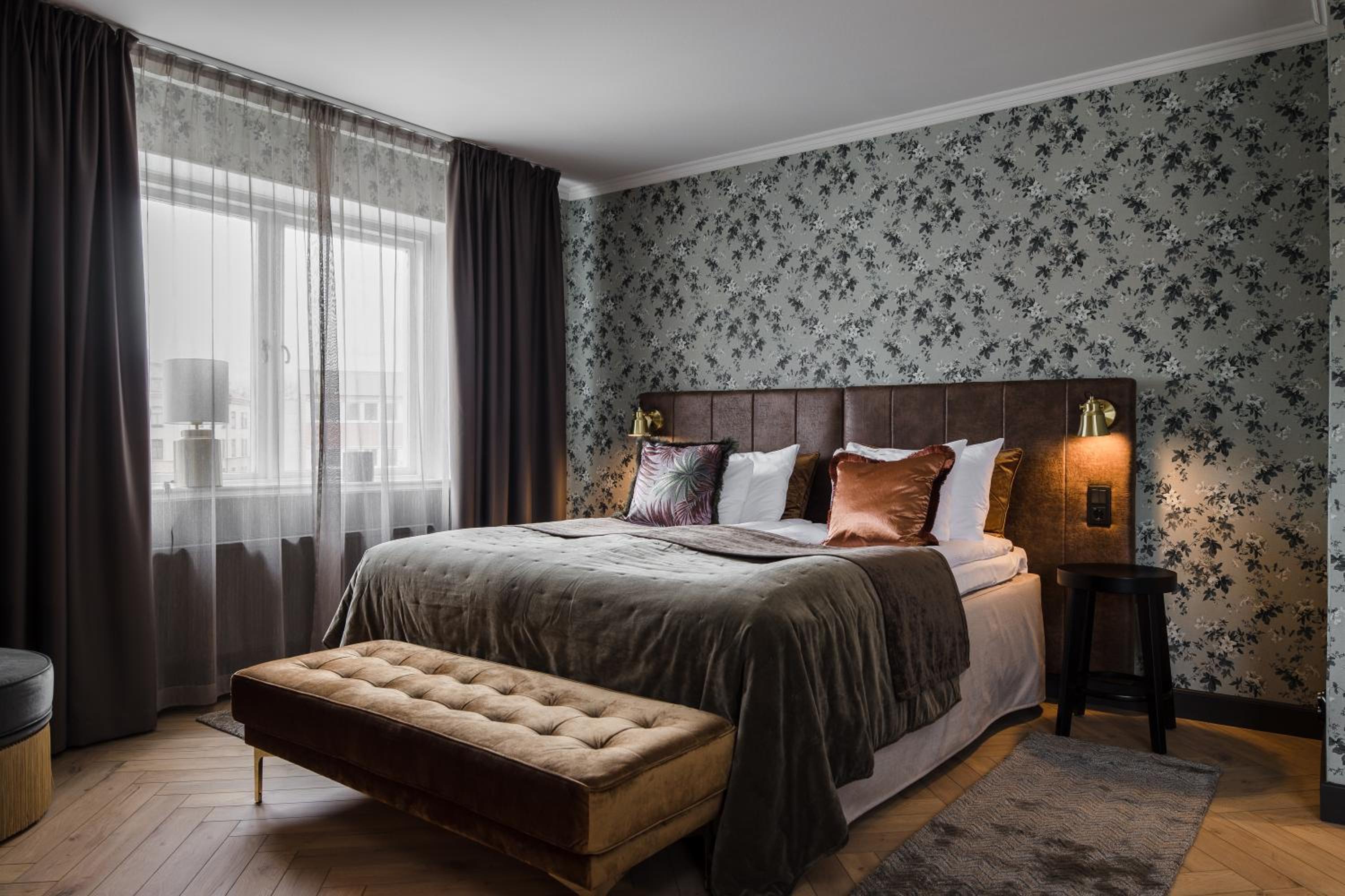 Deluxe Queen Suite