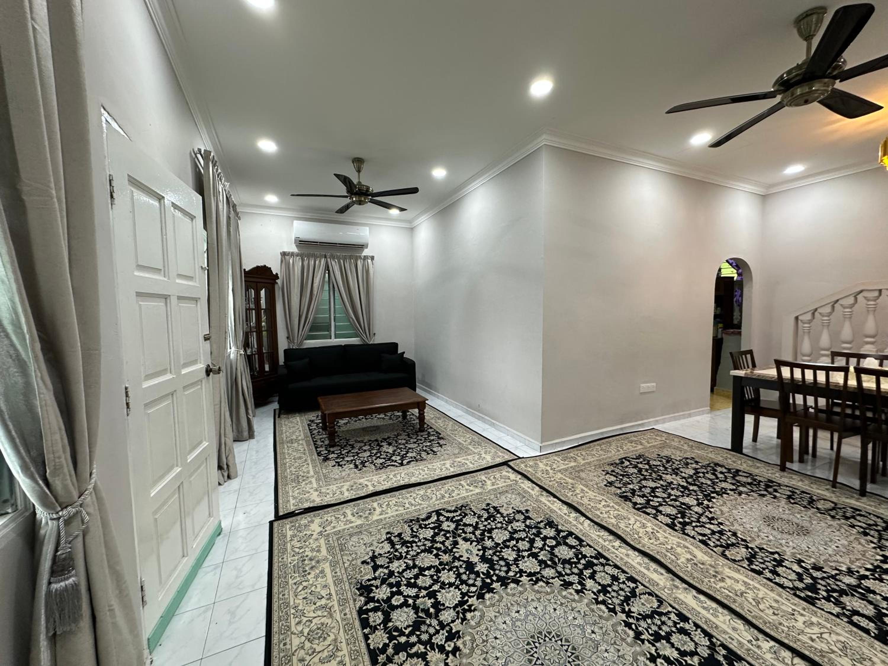 Three-Bedroom House photo 2