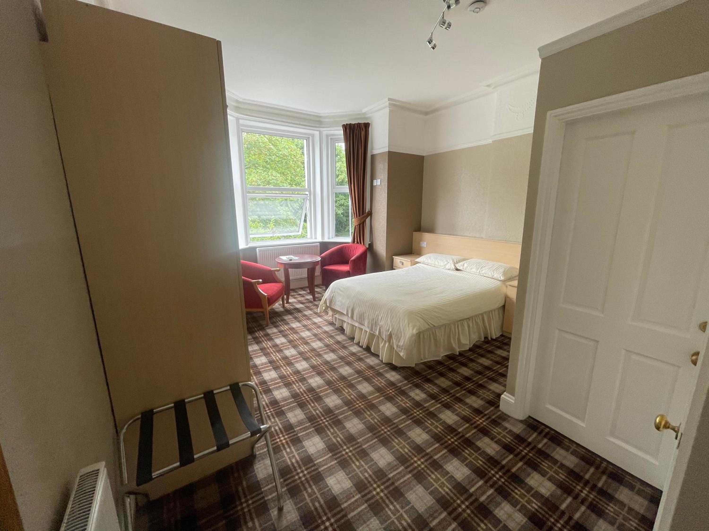 Double Room - Photo 6