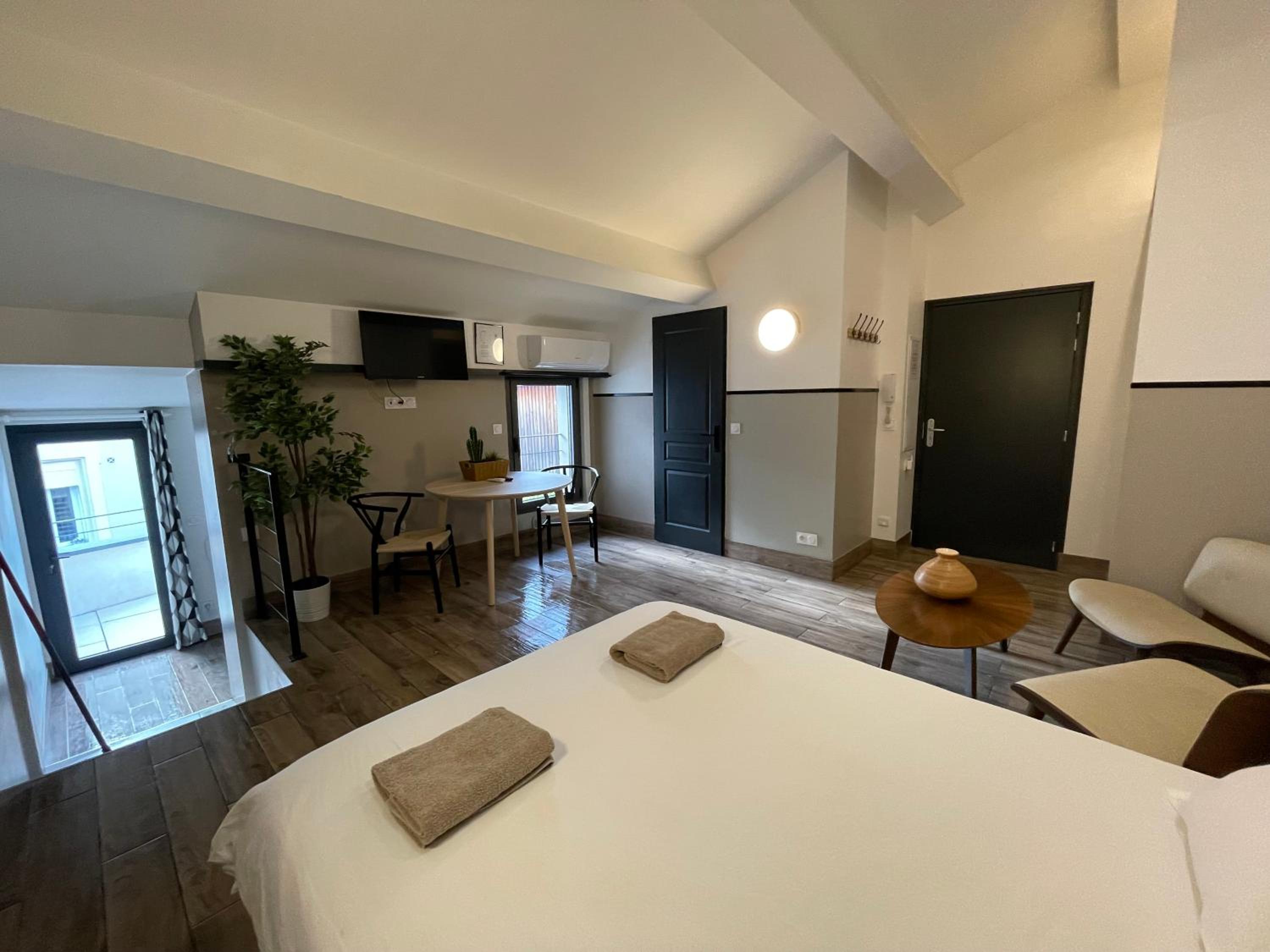 Apartment with Terrace photo 2