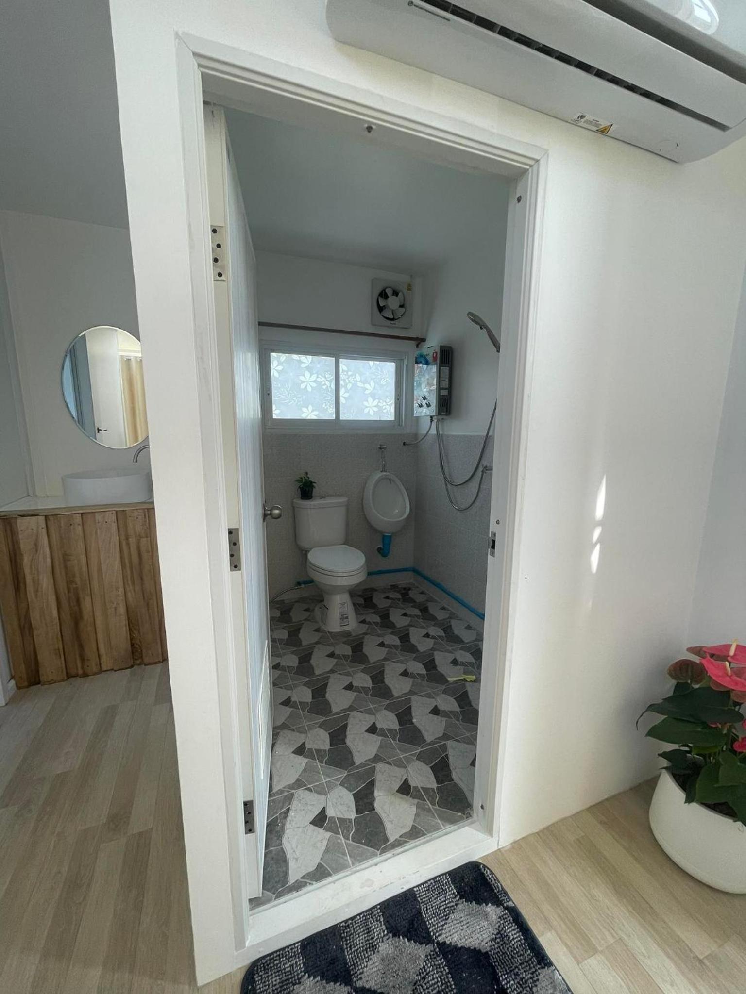 Two-Bedroom House - Photo 11