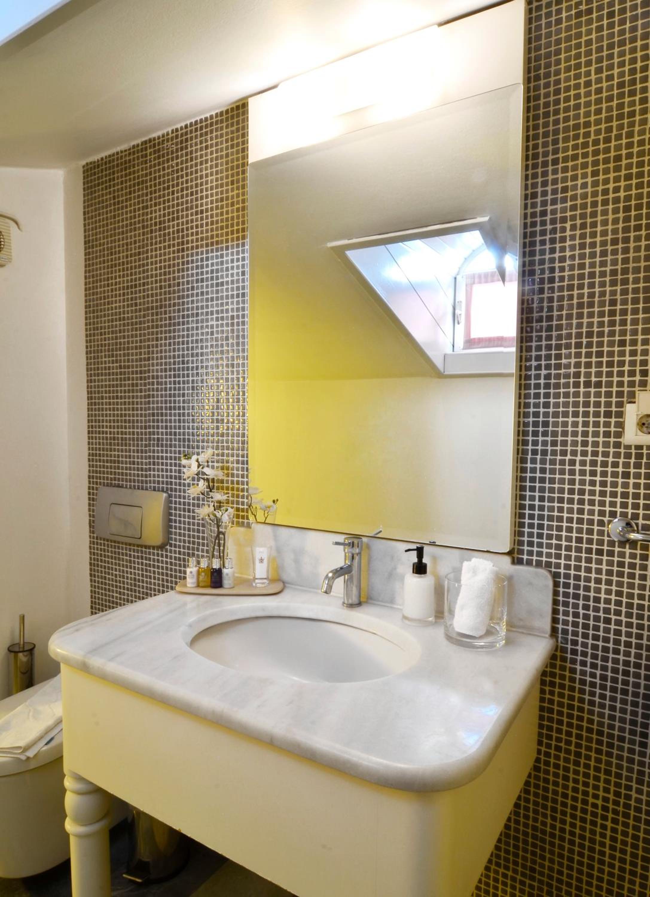 Family Room - Photo 6
