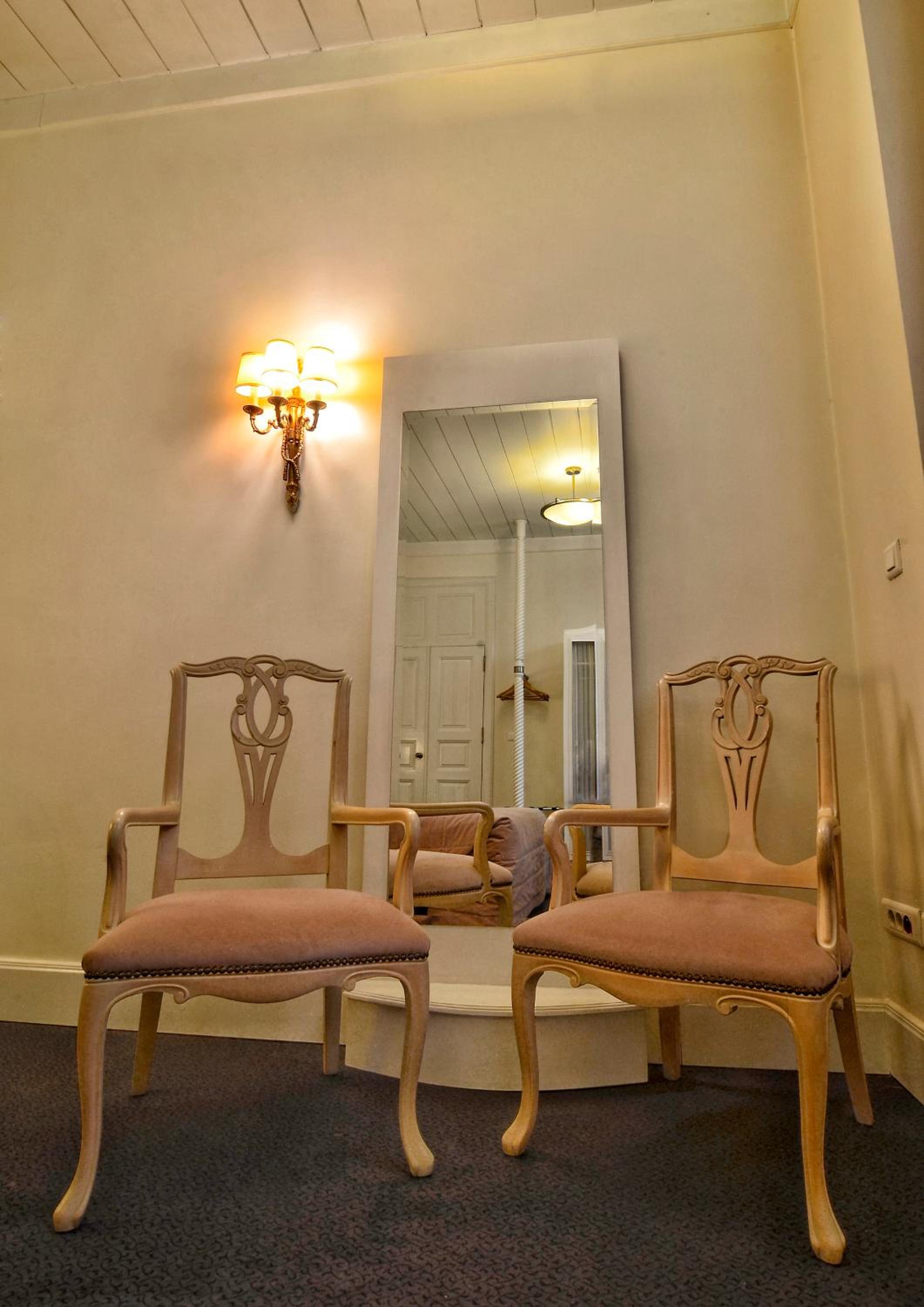 Suite - Photo 13