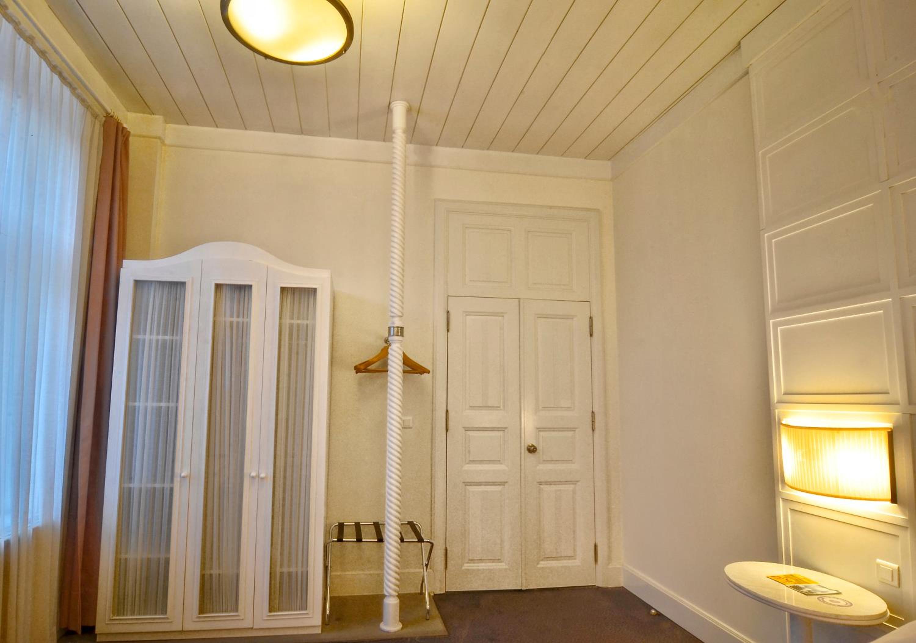 Suite - Photo 1