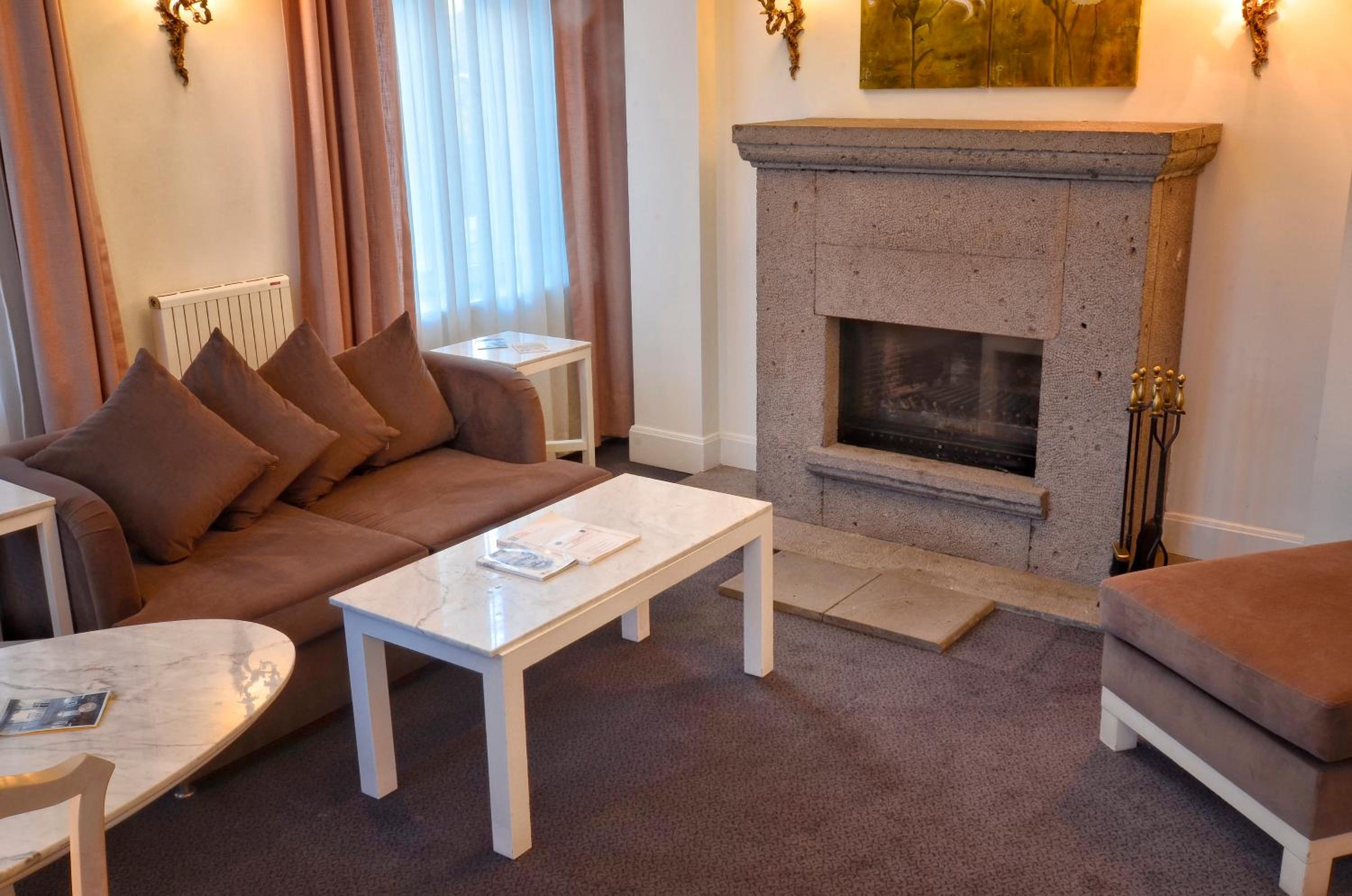 Suite - Photo 16