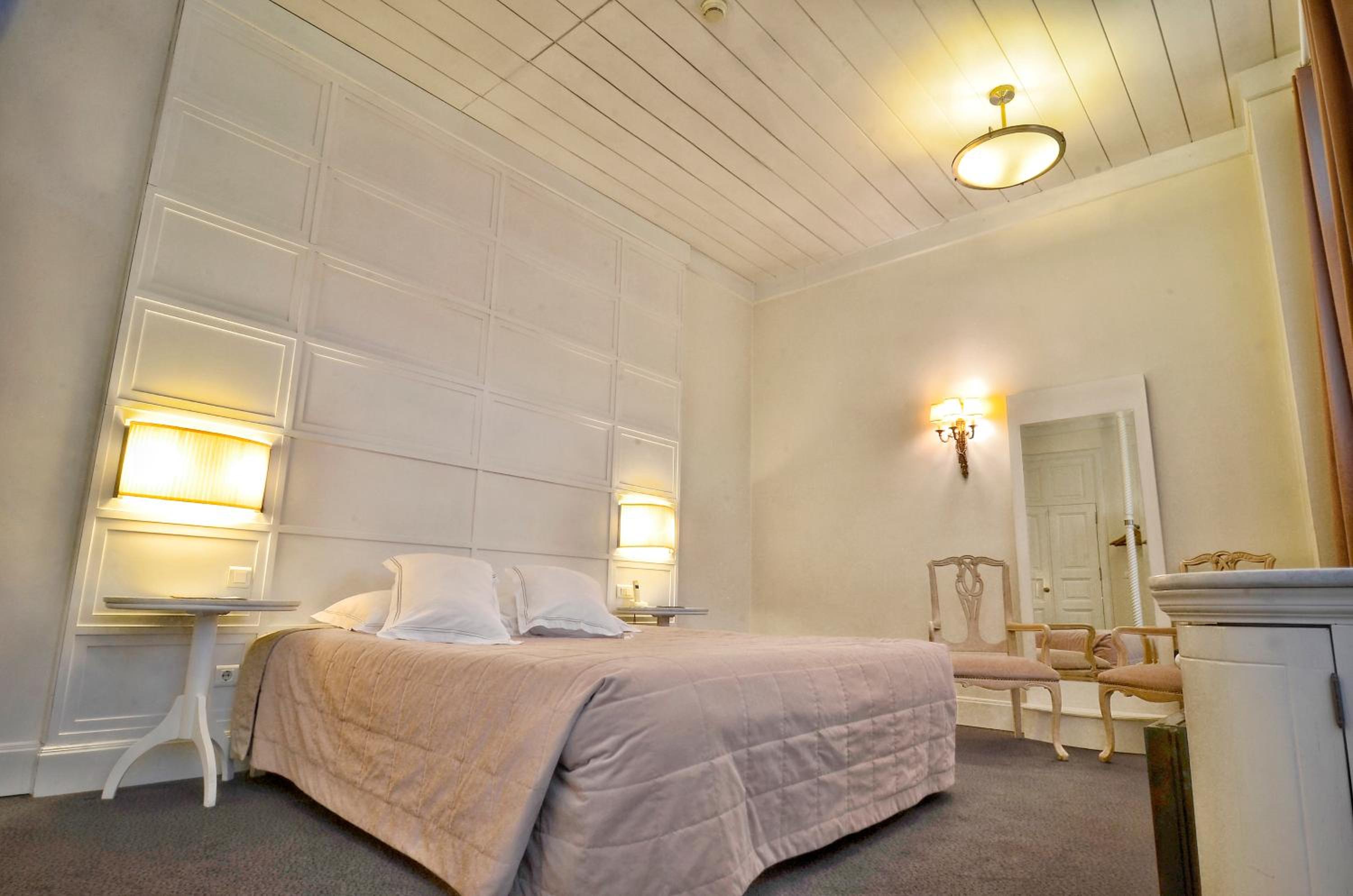 Suite - Photo 15