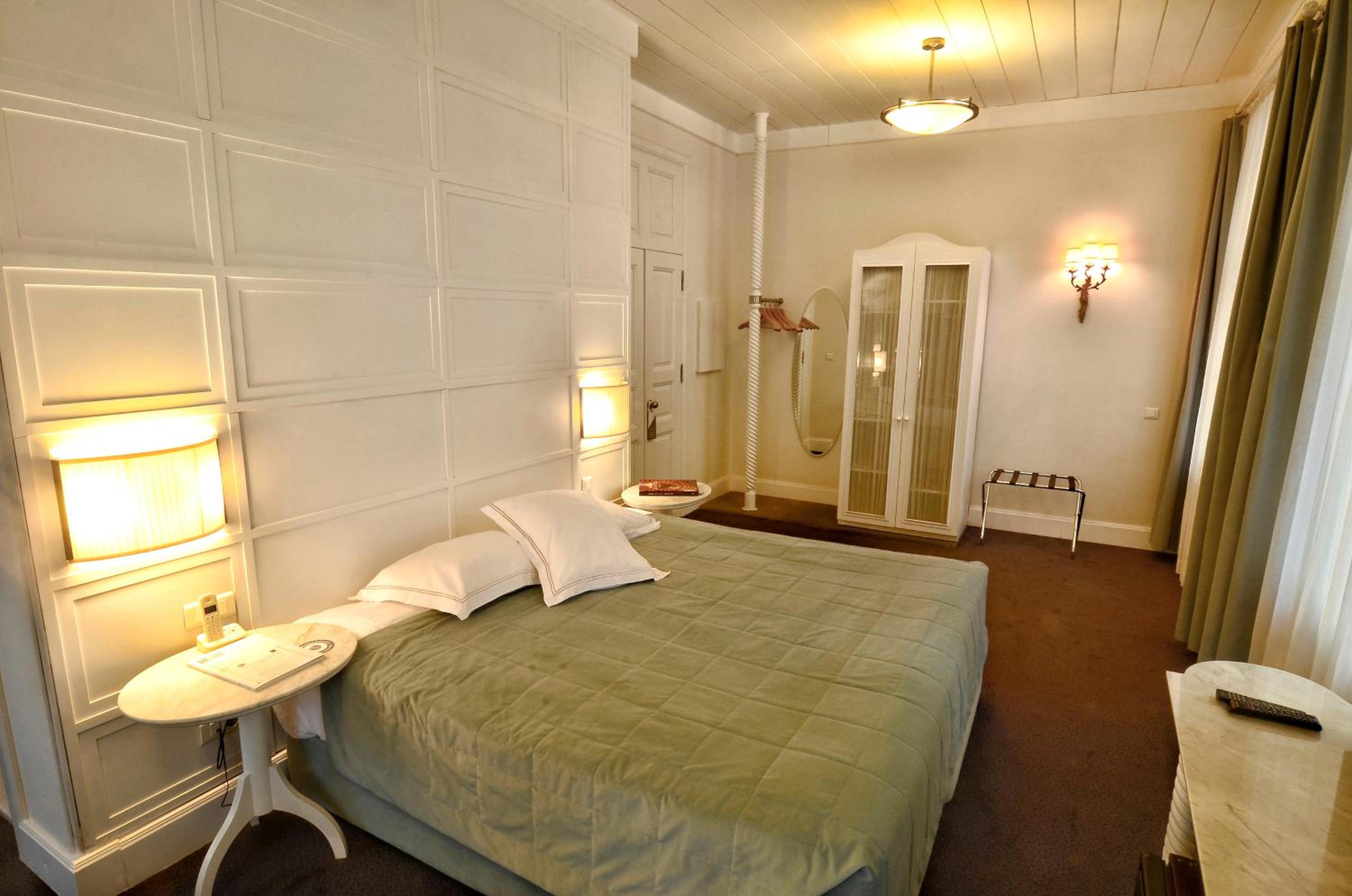 Standard Double Room - Photo 13