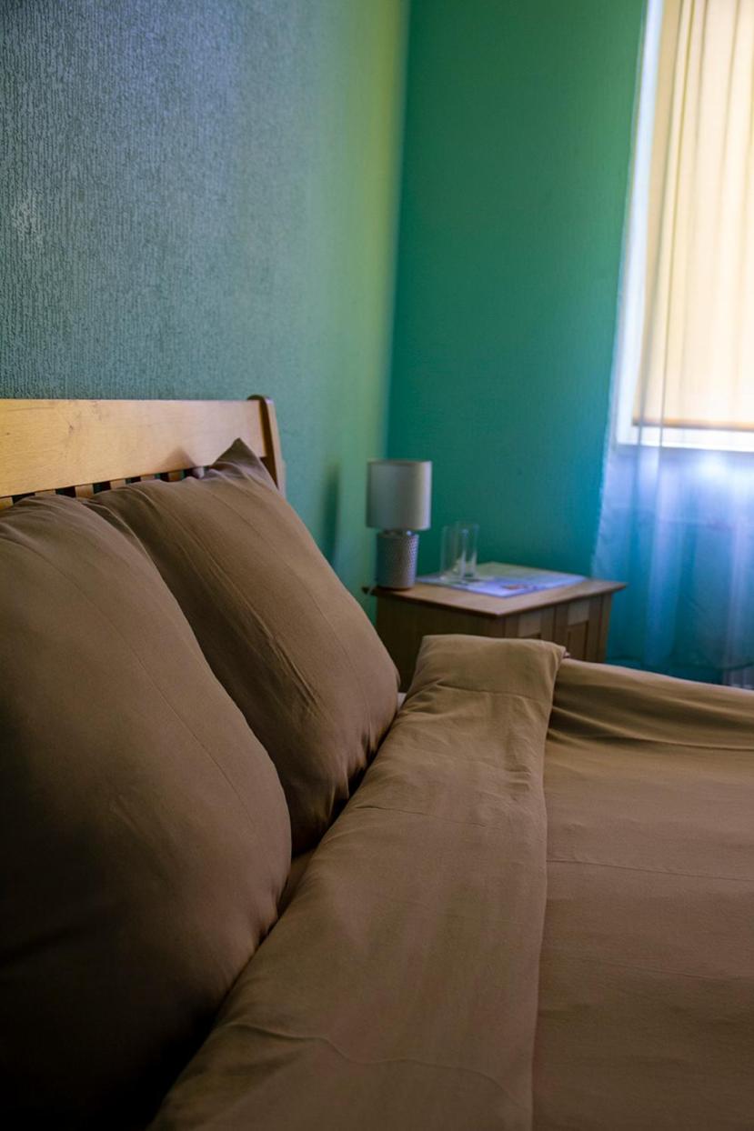 Double Room with Private Bathroom - Photo 9