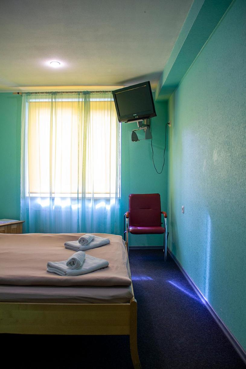 Double Room with Private Bathroom - Photo 7