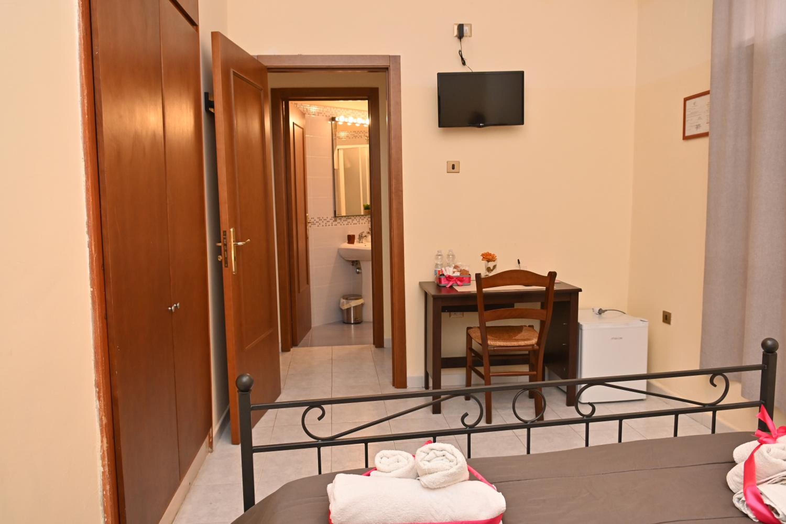 Double Room with Balcony photo 3