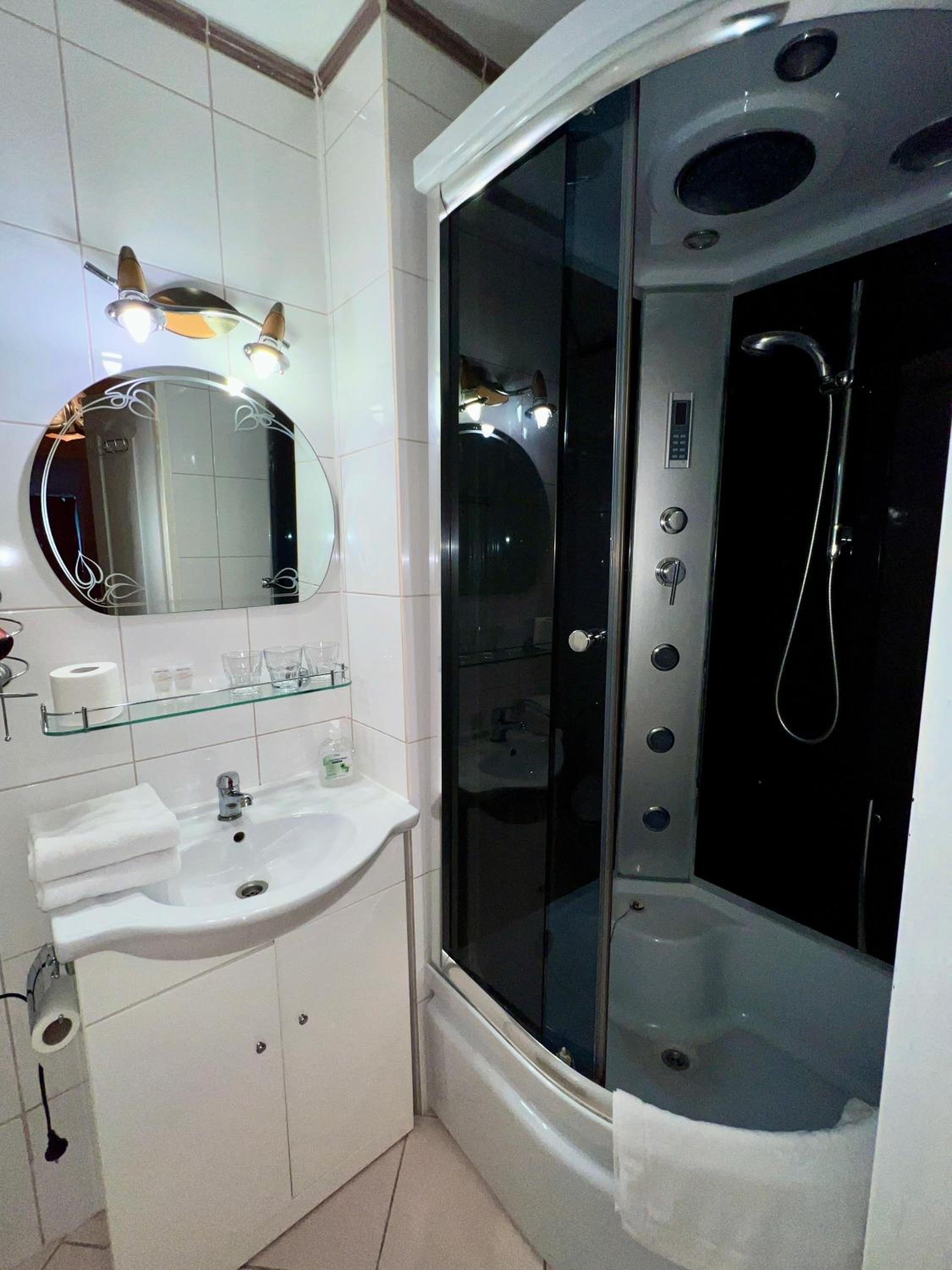 Standard Double Room - Photo 17