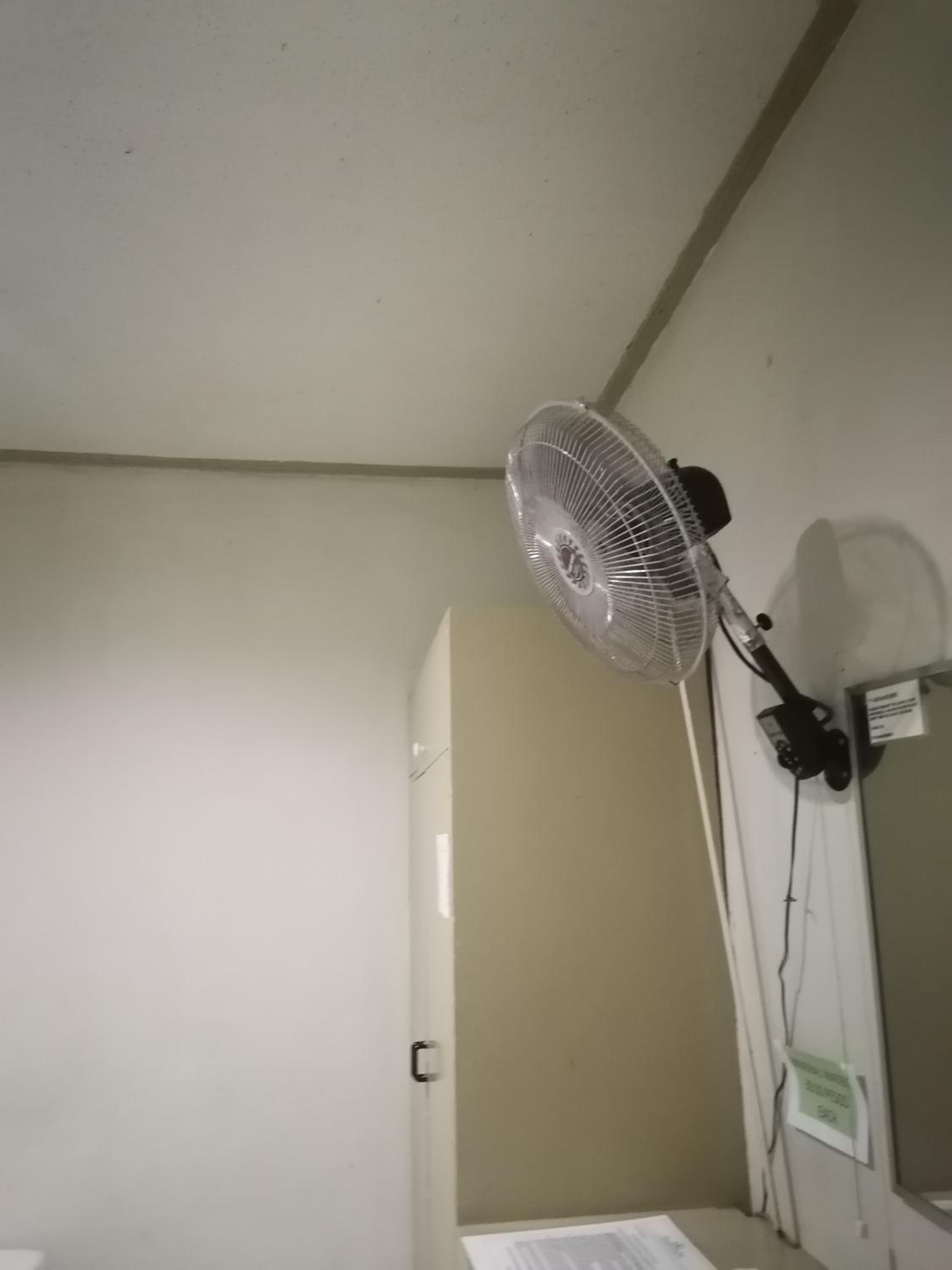 Budget Twin Room - Photo 4