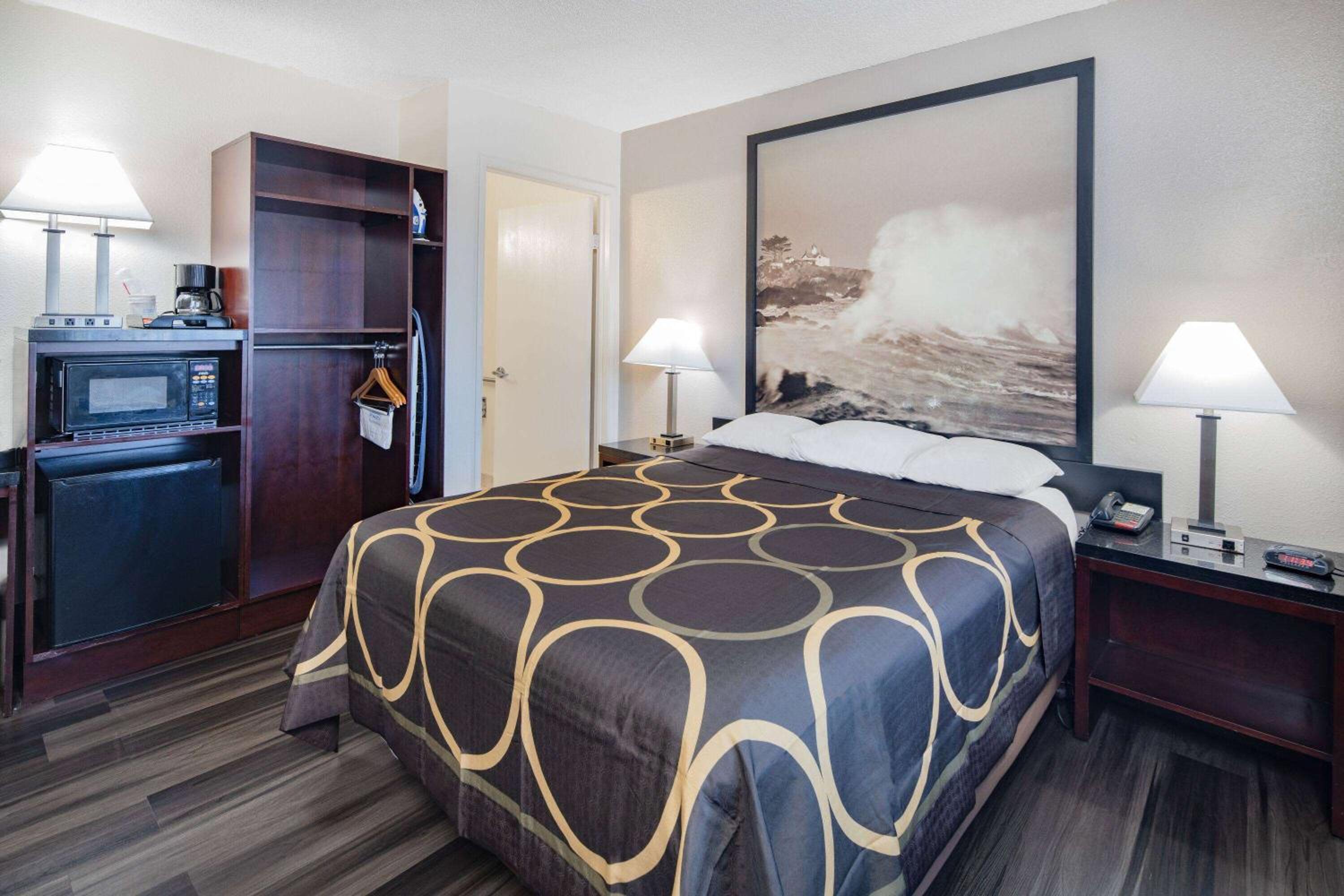 Queen Room - Photo 2