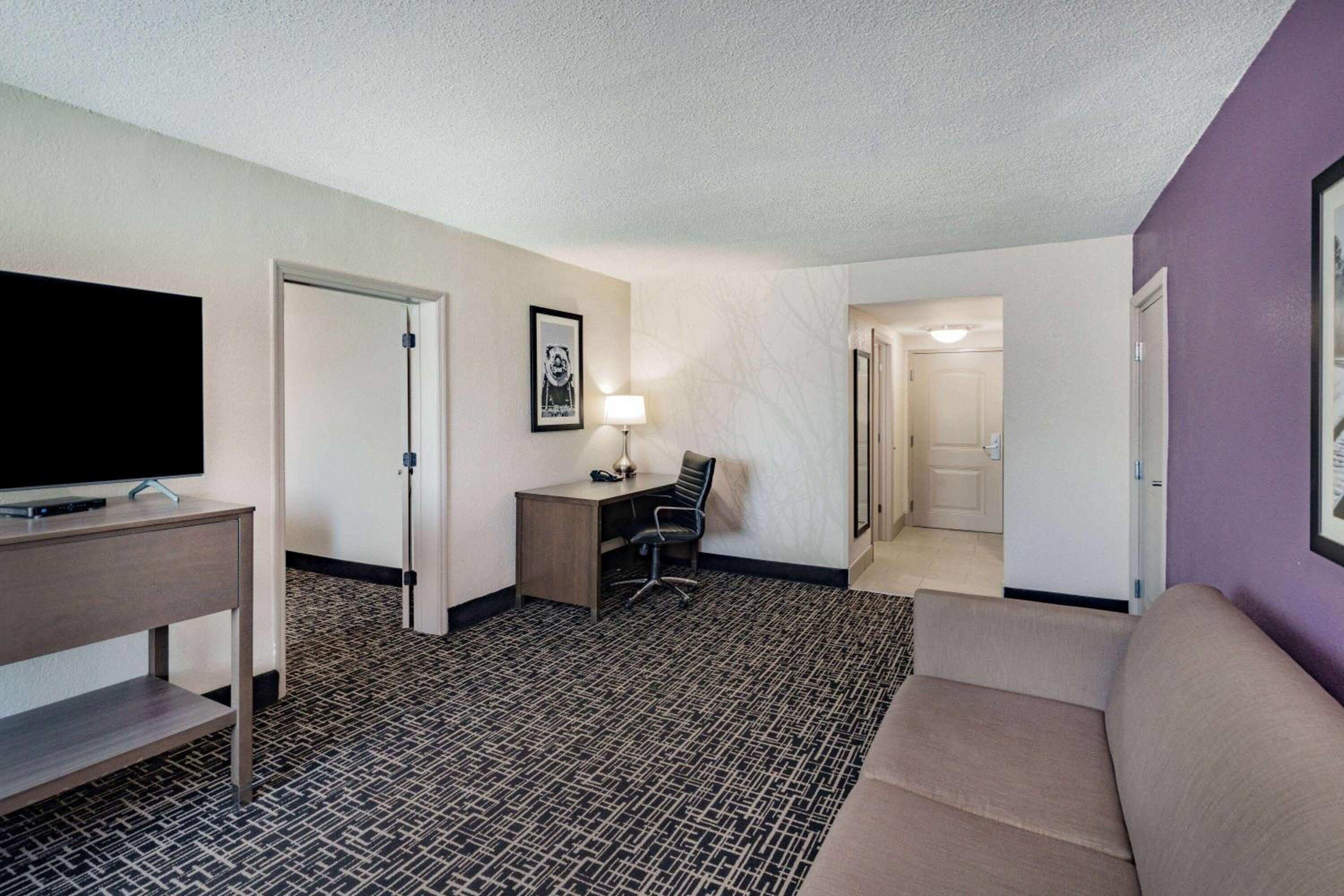 One-Bedroom King Suite - Non-Smoking - Photo 7