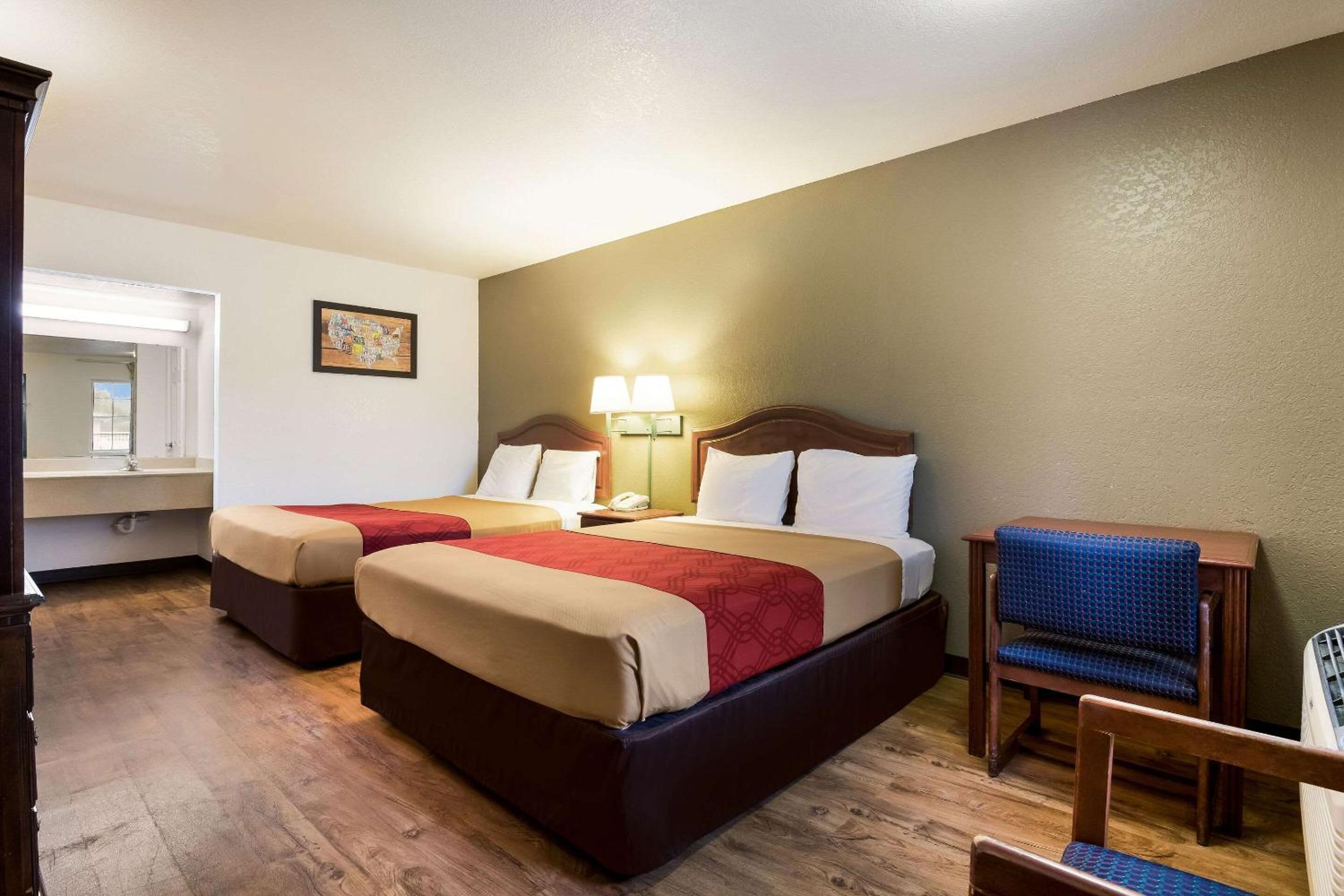 Double Room with Two Double Beds - Non-Smoking - Photo 1