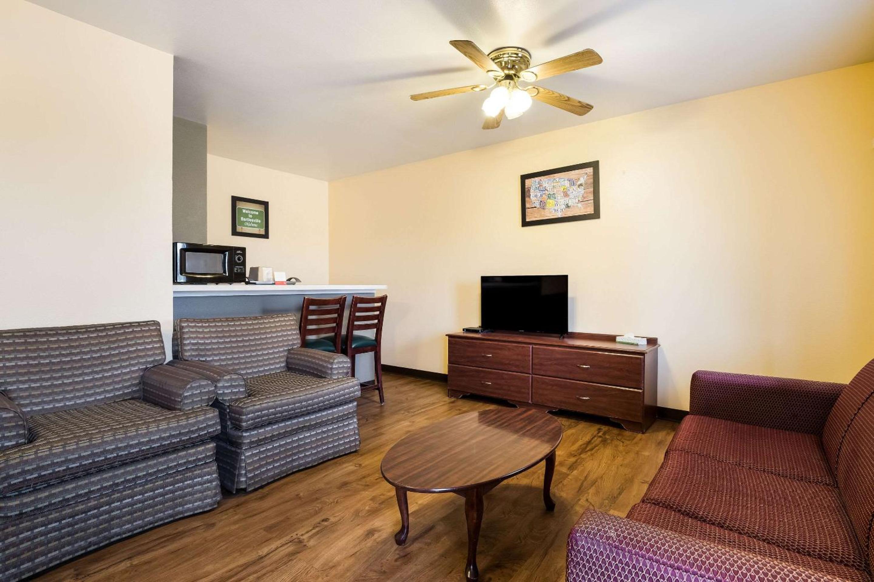 King Room - Non-Smoking - Photo 1