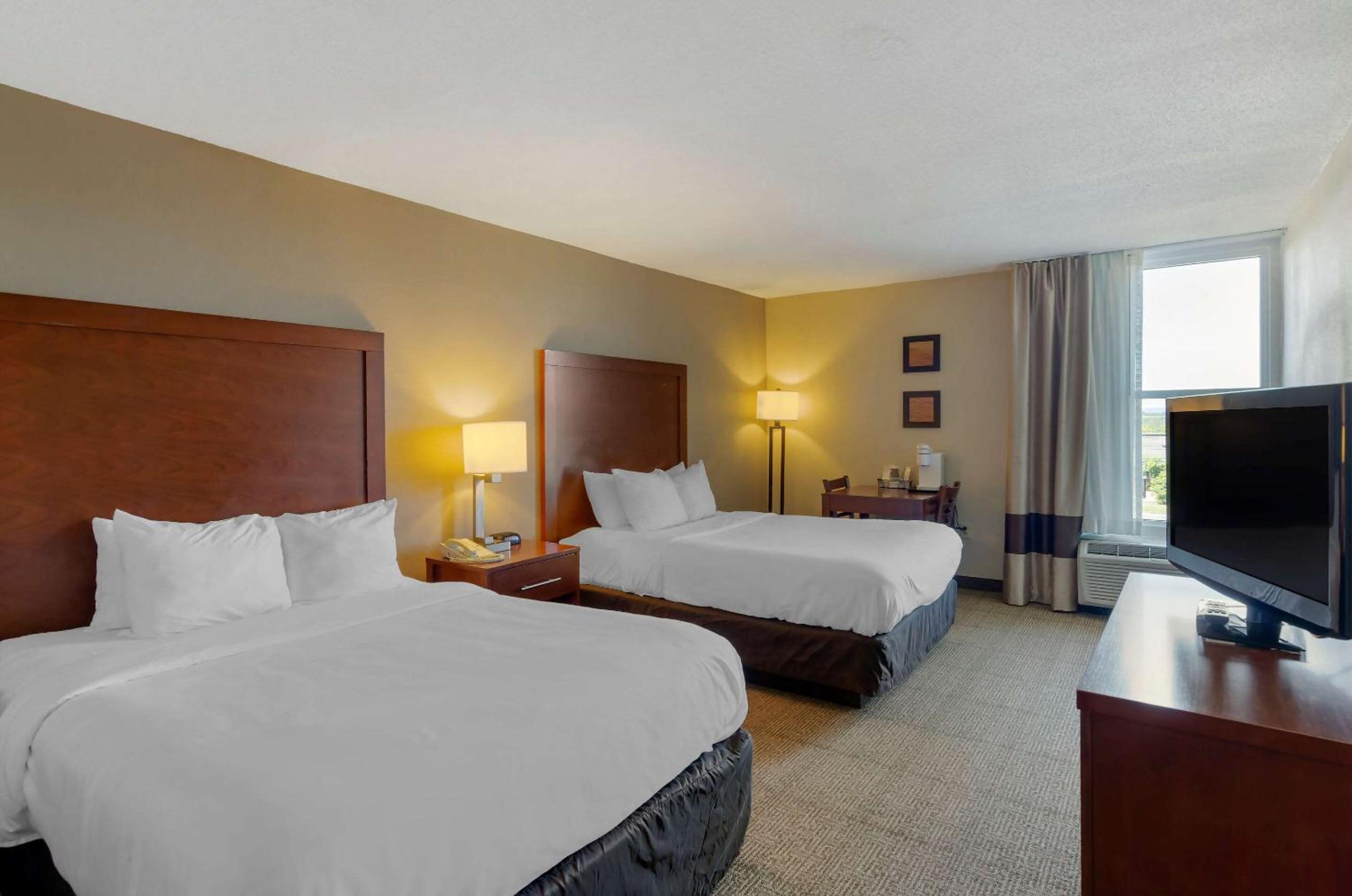 Double Room with Two Double Beds - Non-Smoking - Photo 3
