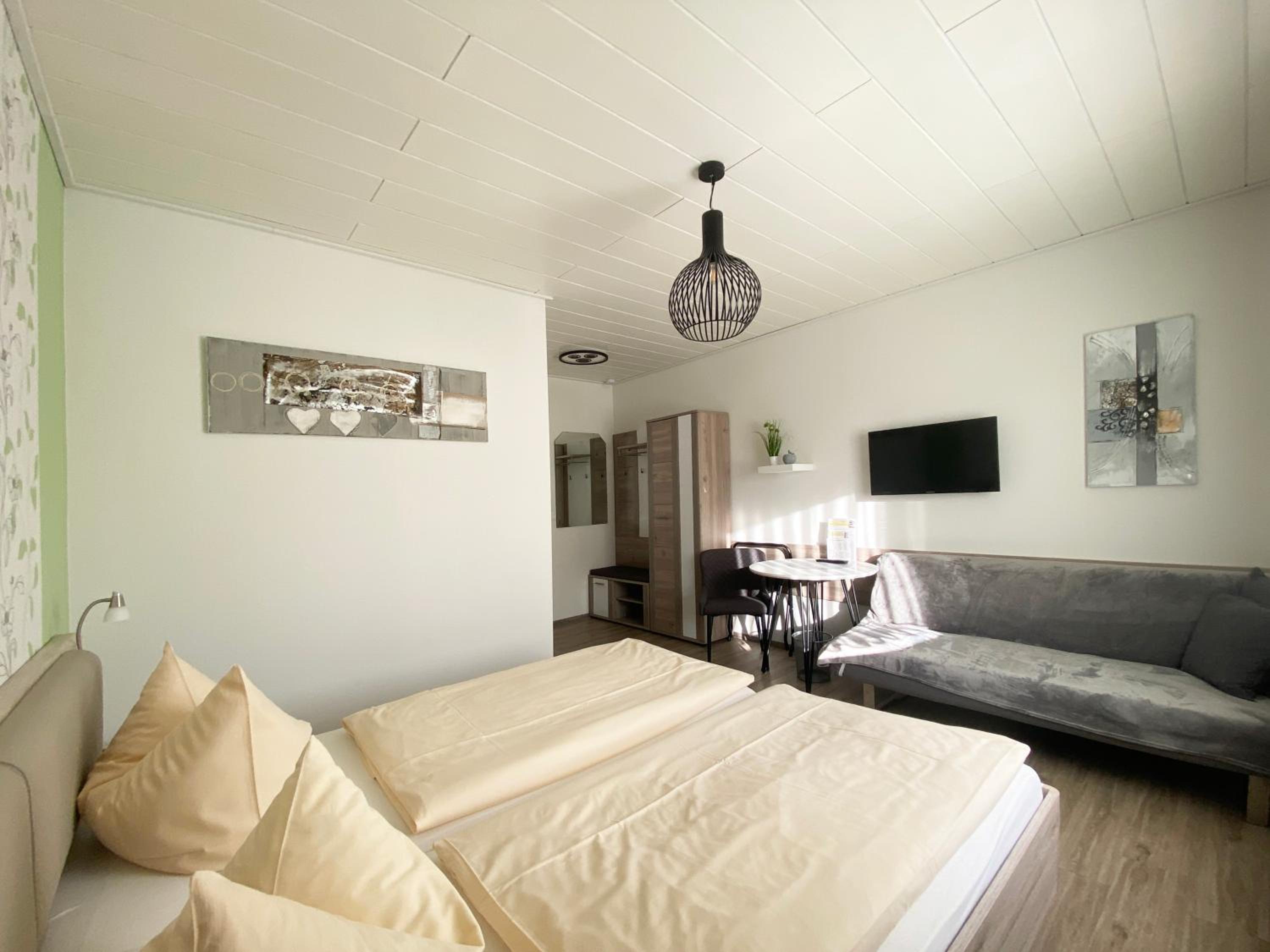 Triple Room with Bathroom - Photo 1
