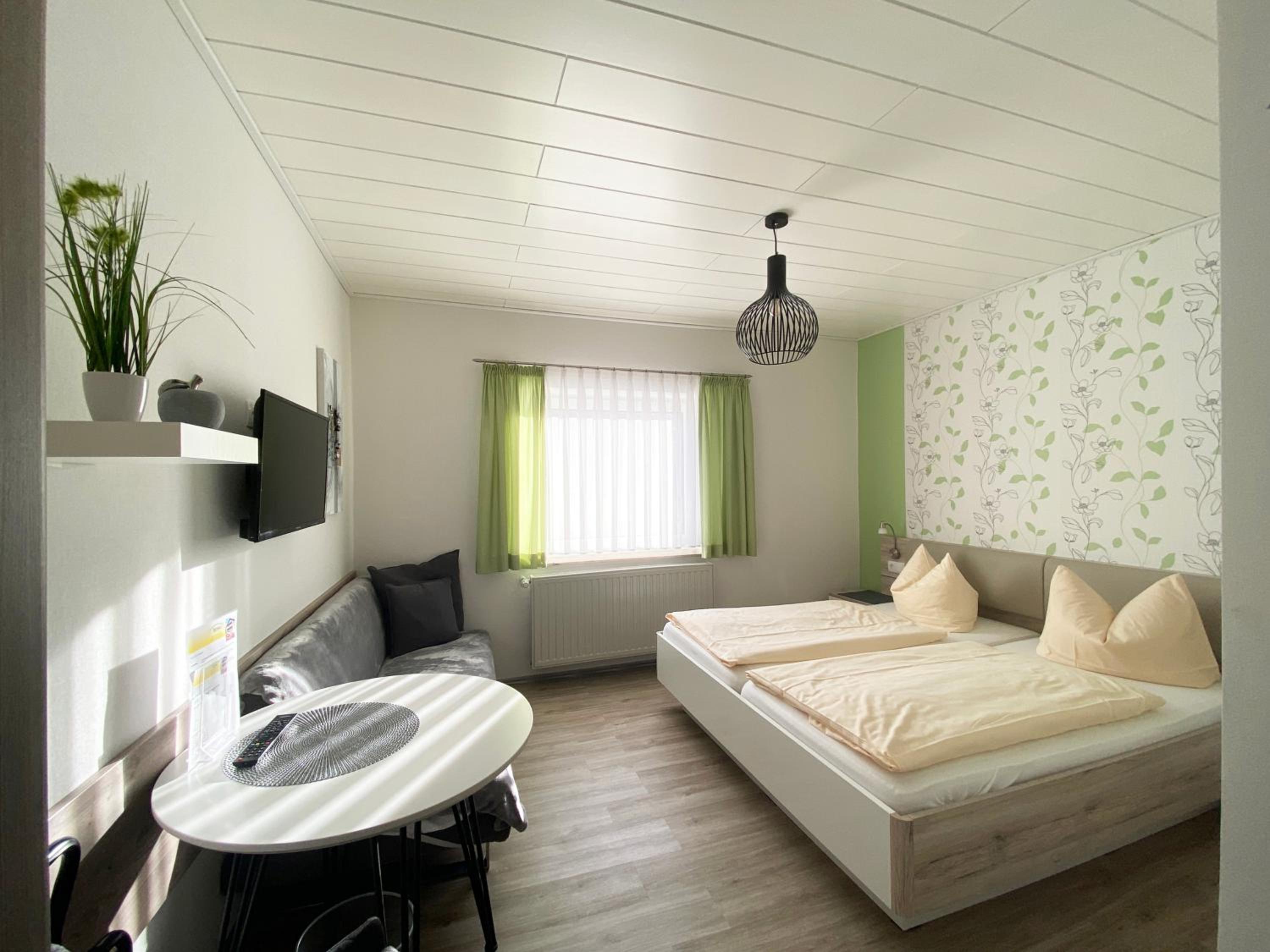 Triple Room with Bathroom - Photo 4