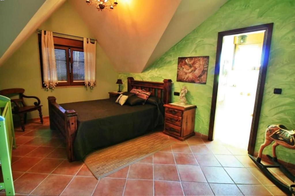 Seven-Bedroom House photo 3