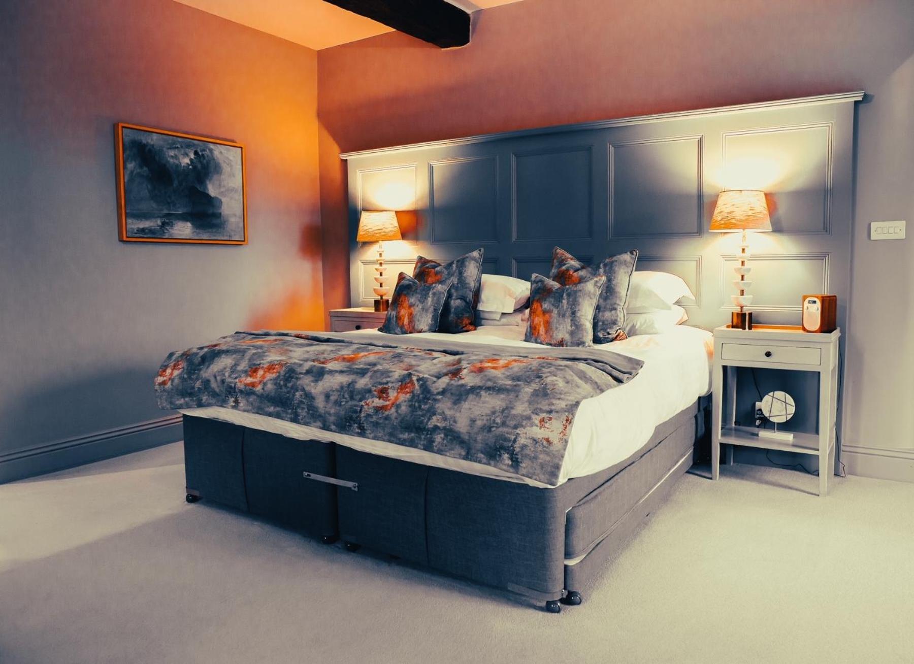 Deluxe King Suite - Photo 3