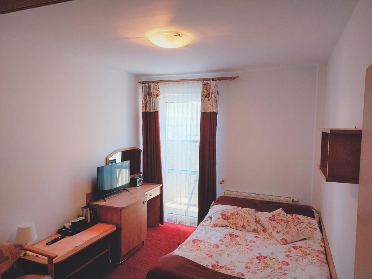 Budget Double Room - Photo 1