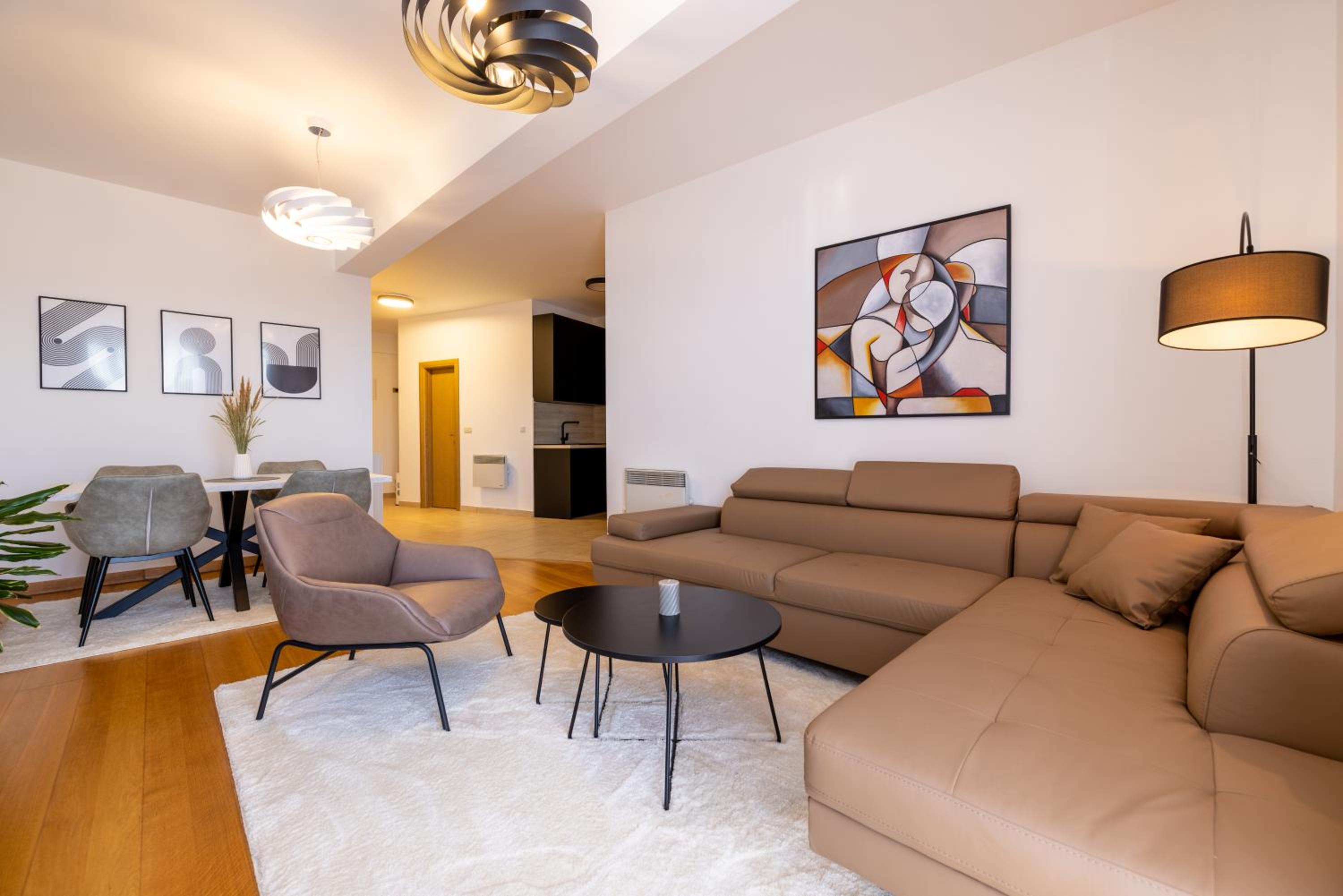 One-Bedroom Apartment photo 1