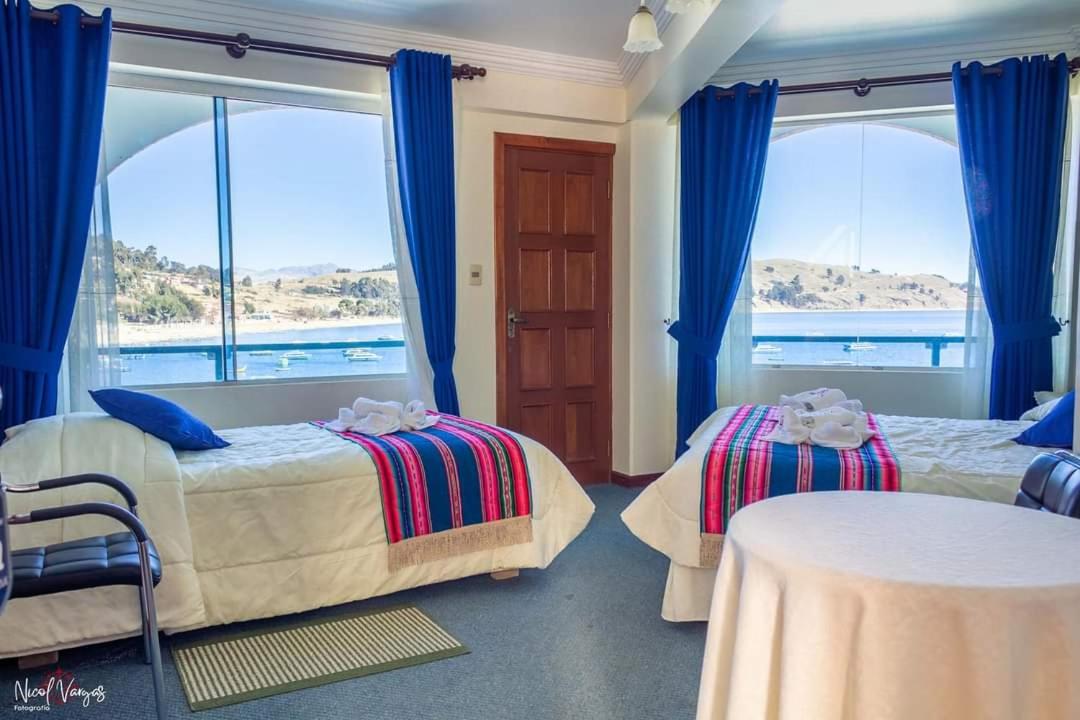 Family Room with Balcony and Lake View