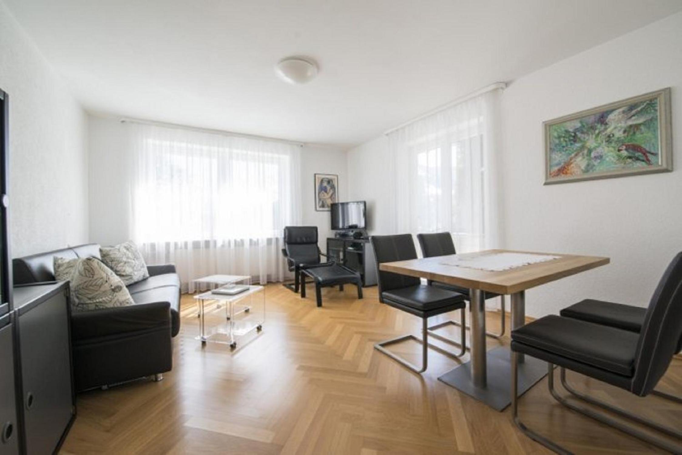 One-Bedroom Apartment photo 1