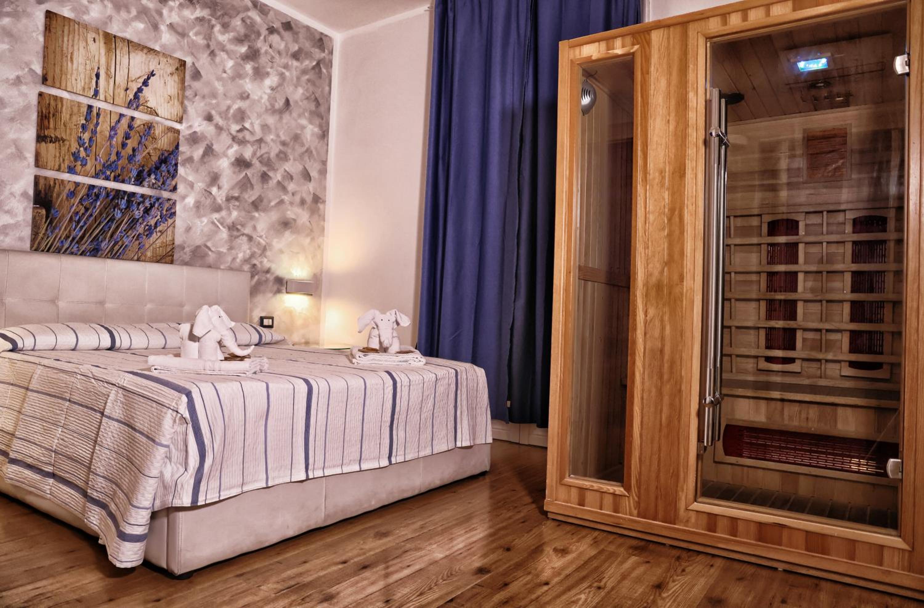 Deluxe Room - Photo 2