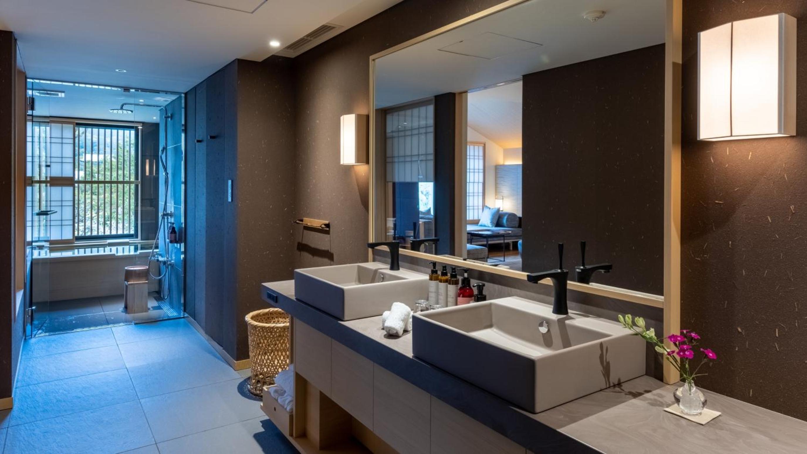 Fufu Luxury Corner Suite with Hot Spring Bath