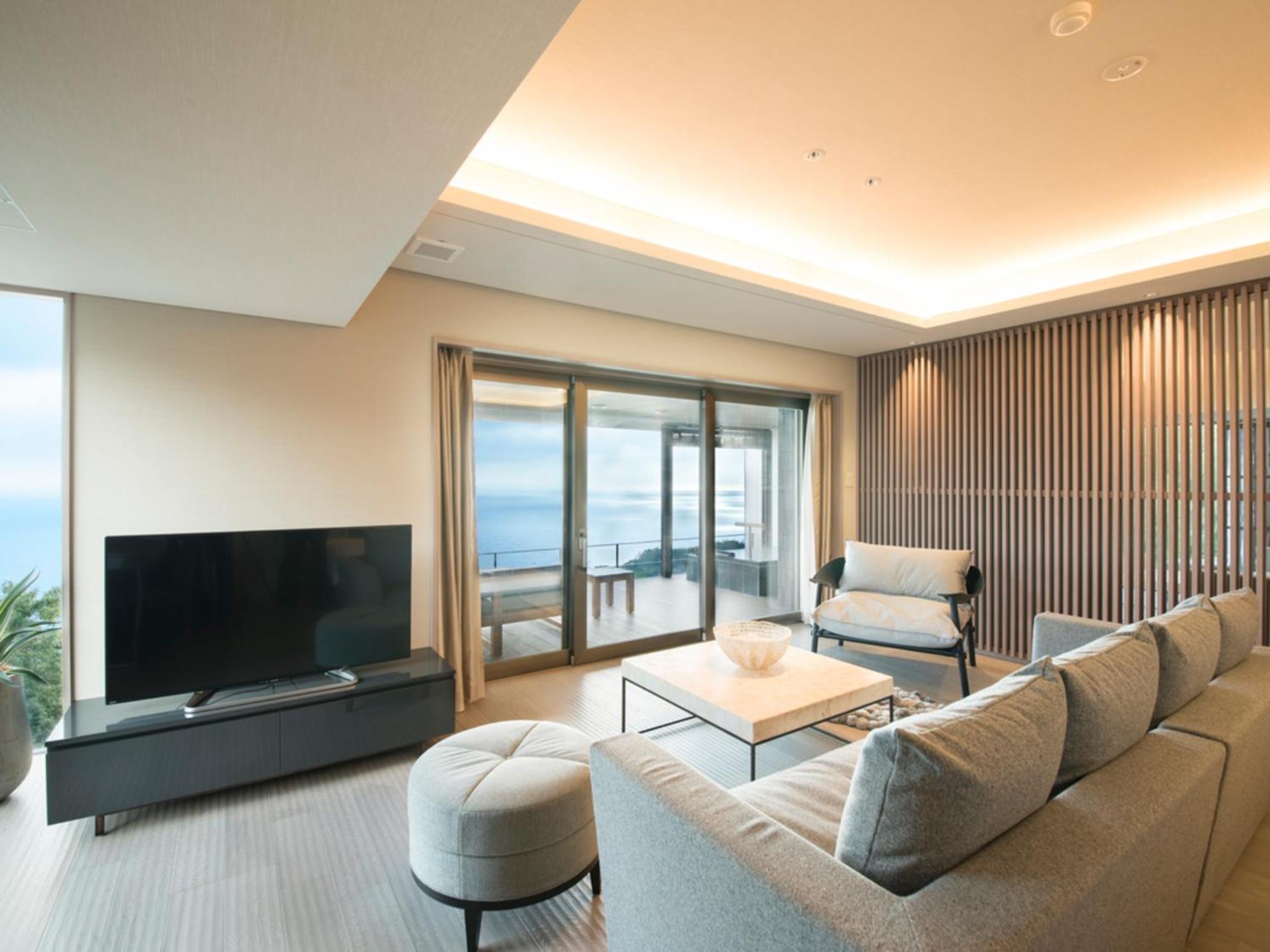 Corner Suite with Open-Air Bath and Ocean View with TEPPANYAKI Dinner photo 3