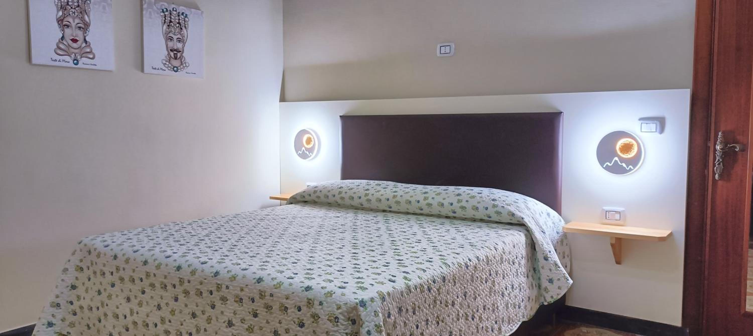 Large Double Room - Photo 6