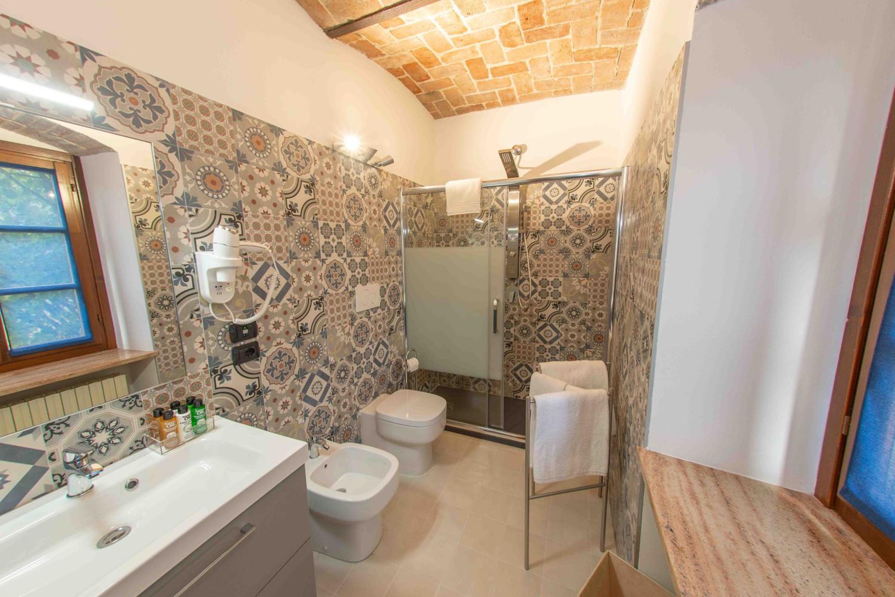 Double Room with Private Bathroom photo 3