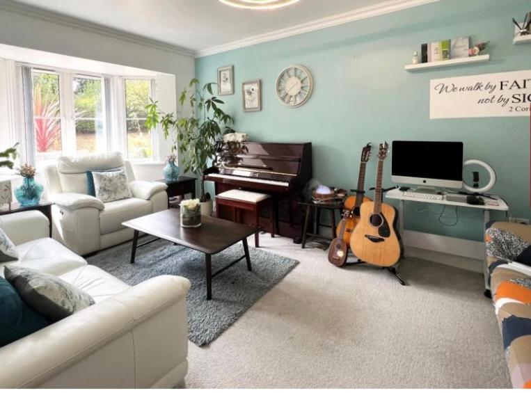 Three-Bedroom House photo 2