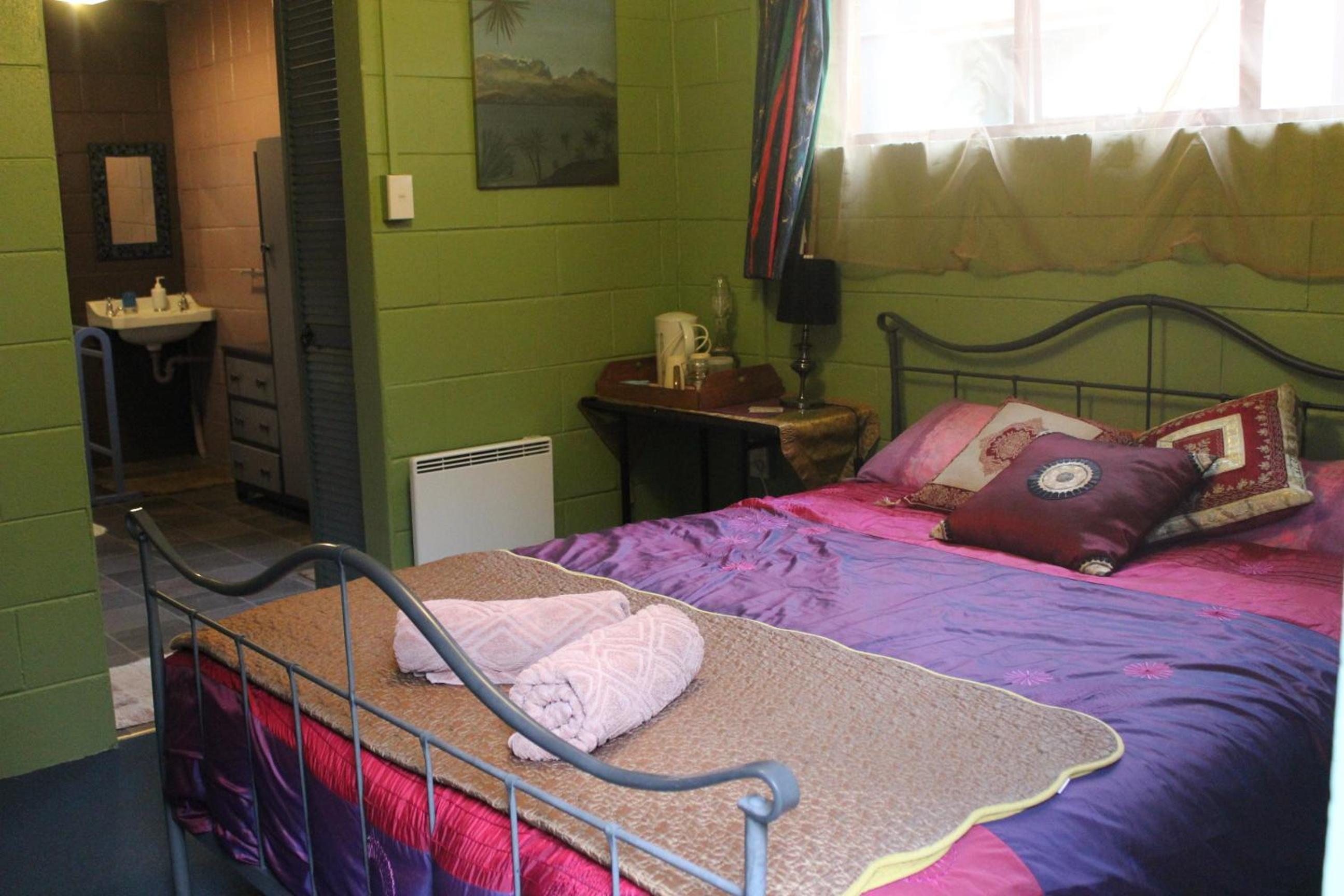 Double Room with Private Bathroom - Photo 8