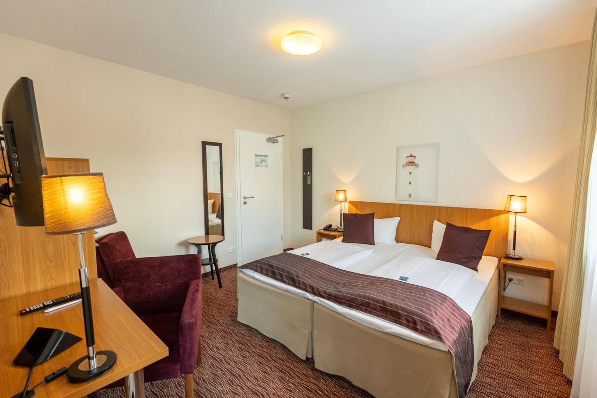 Standard Double Room thumbnail 6