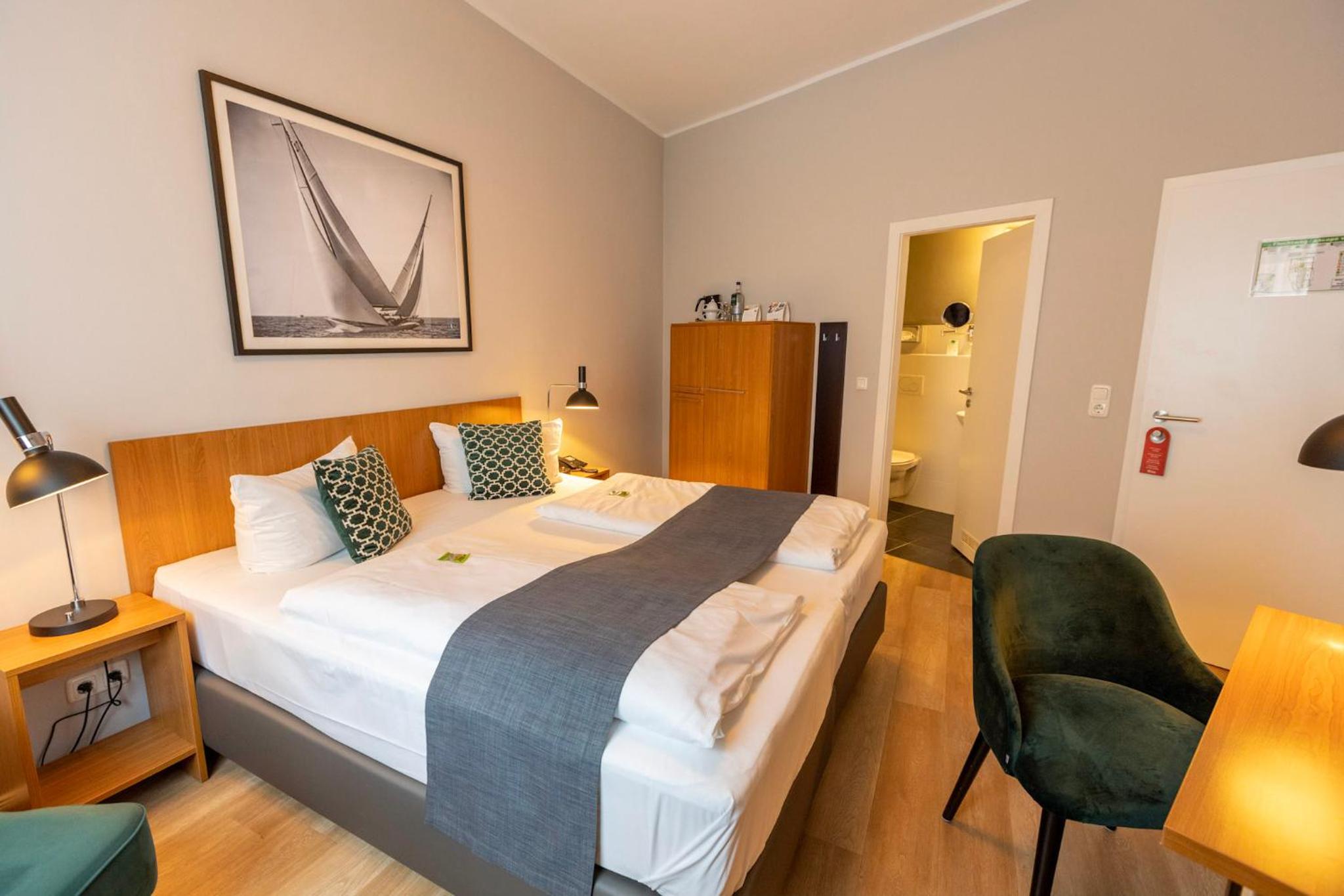Standard Double Room - Photo 7