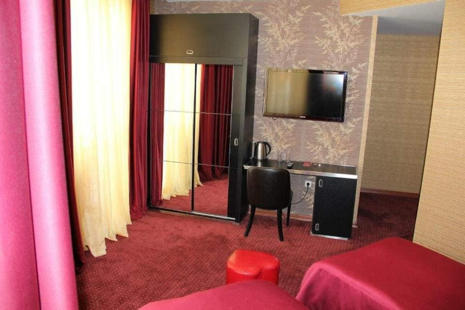 Standard Double or Twin Room with Balcony - Photo 1