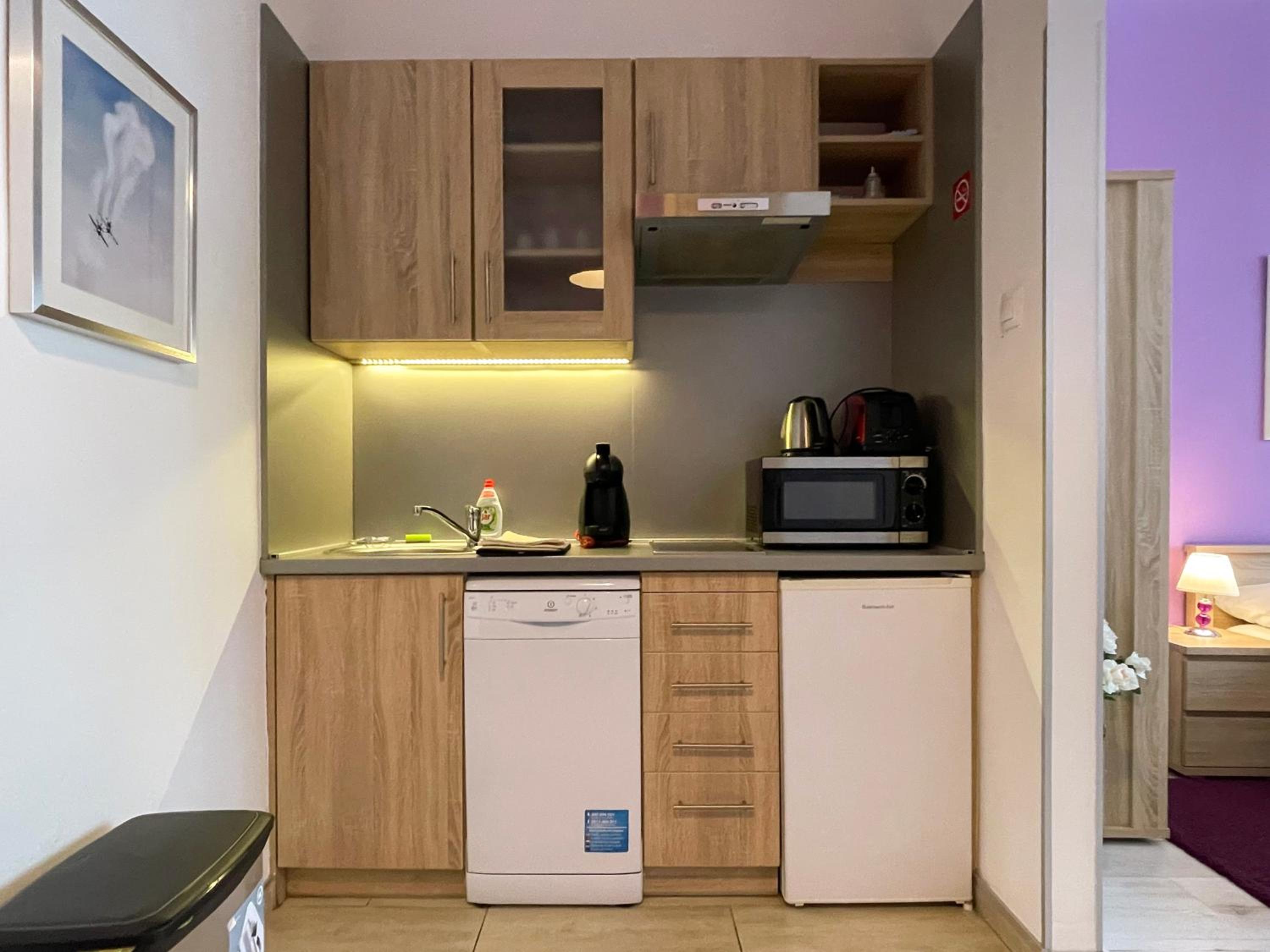 Apartment with Balcony - Photo 8