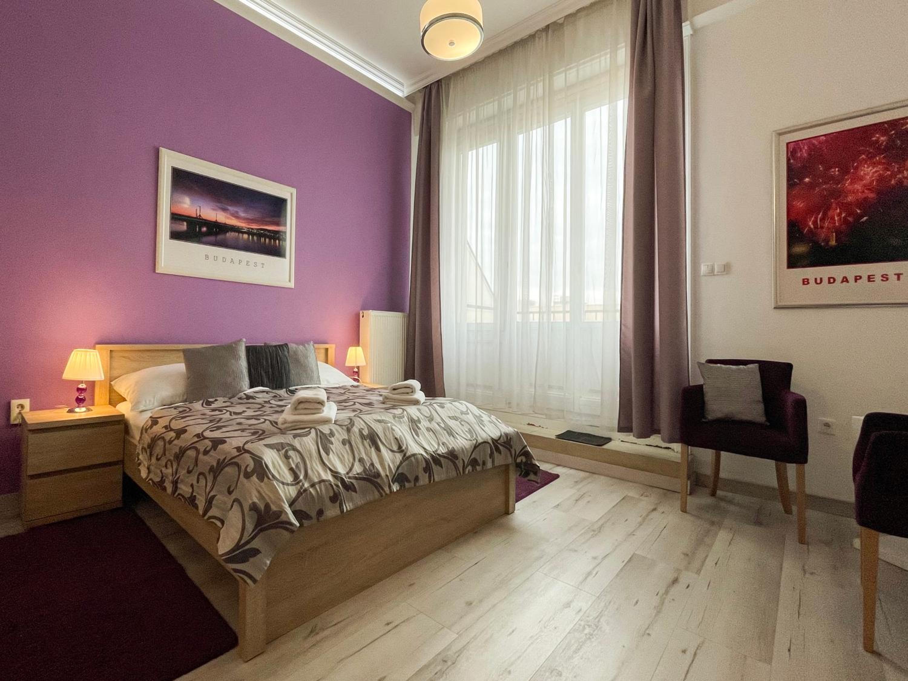 Apartment with Balcony - Photo 6