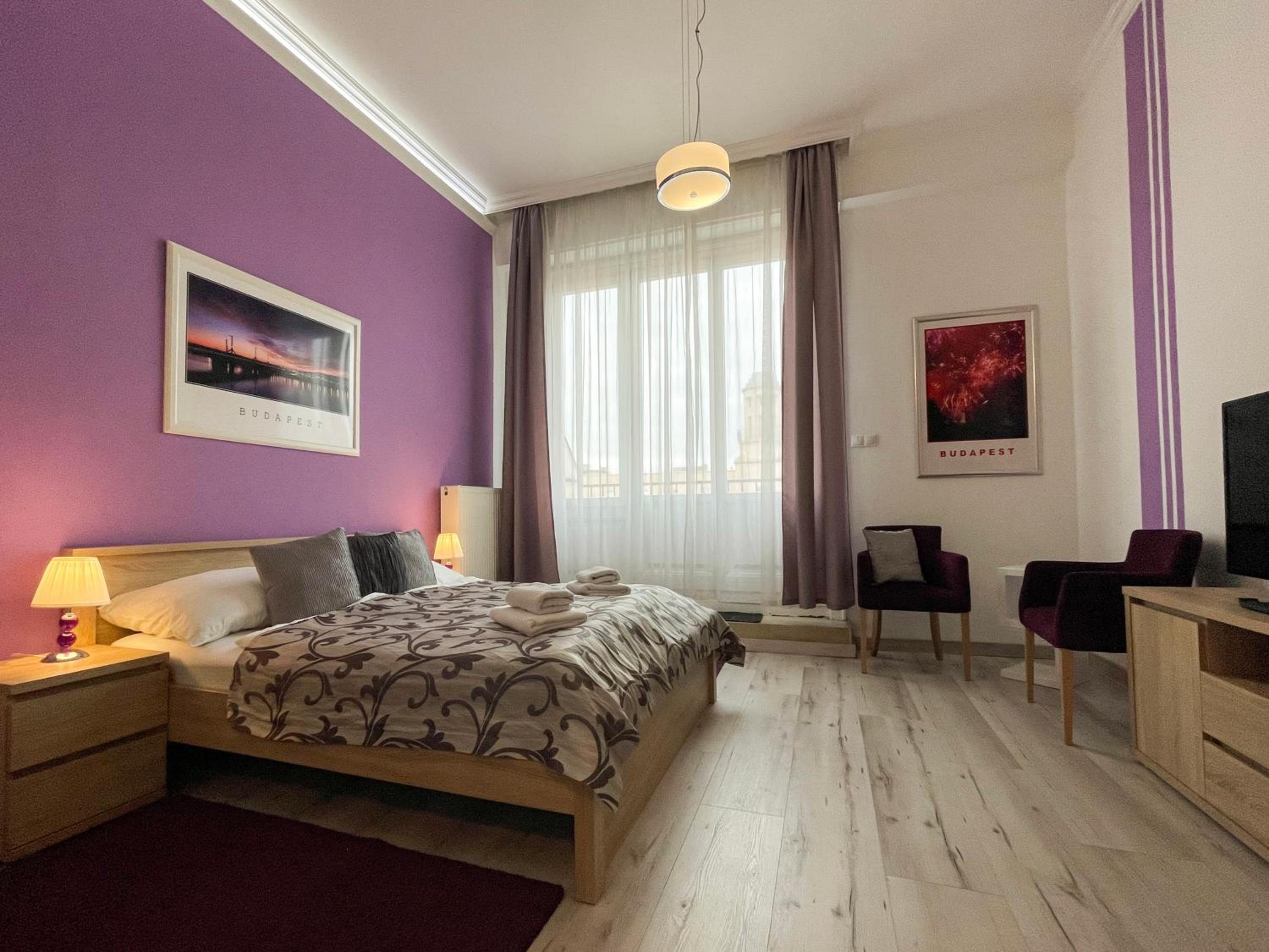 Apartment with Balcony - Photo 16
