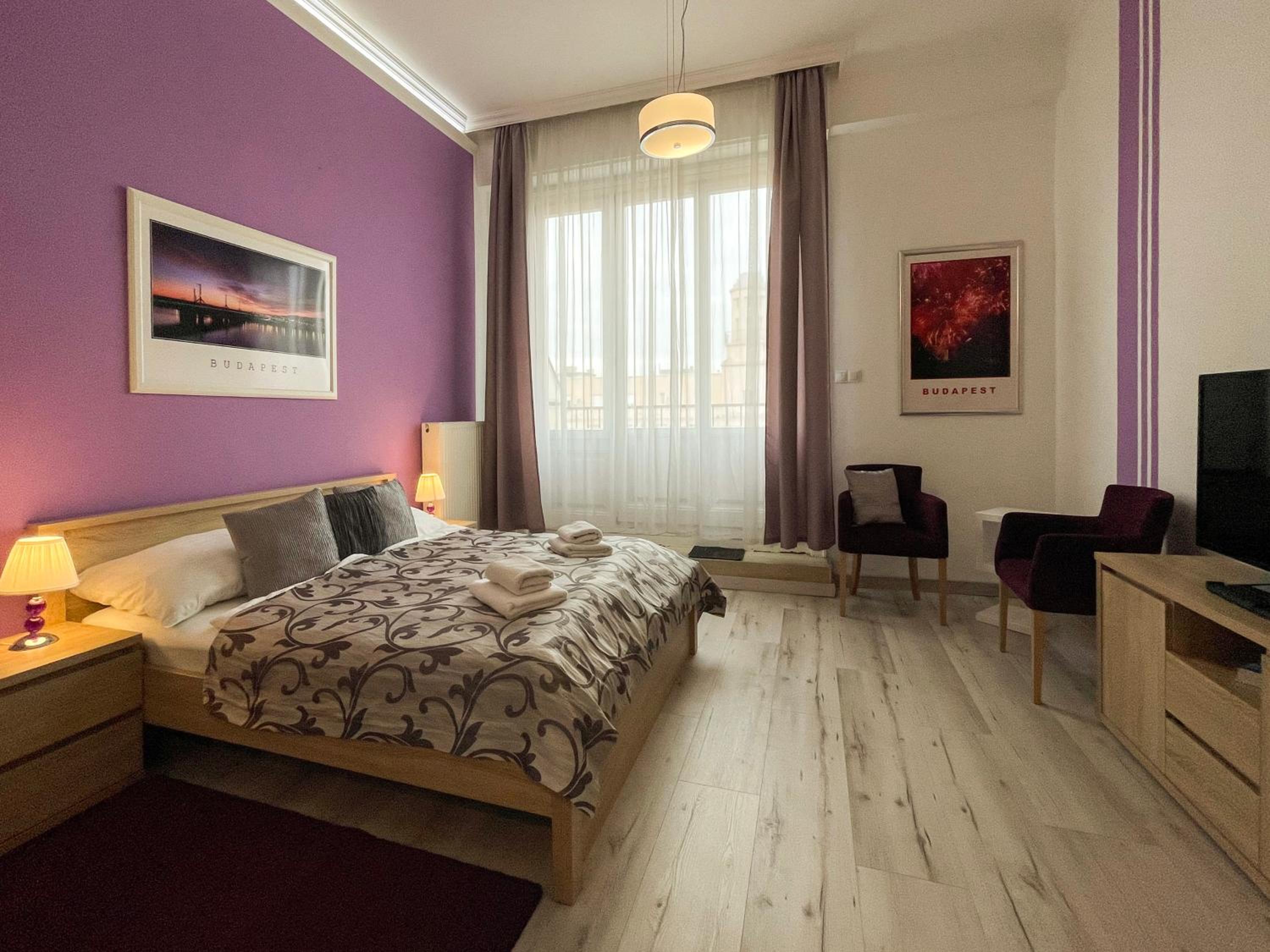 Apartment with Balcony - Photo 11