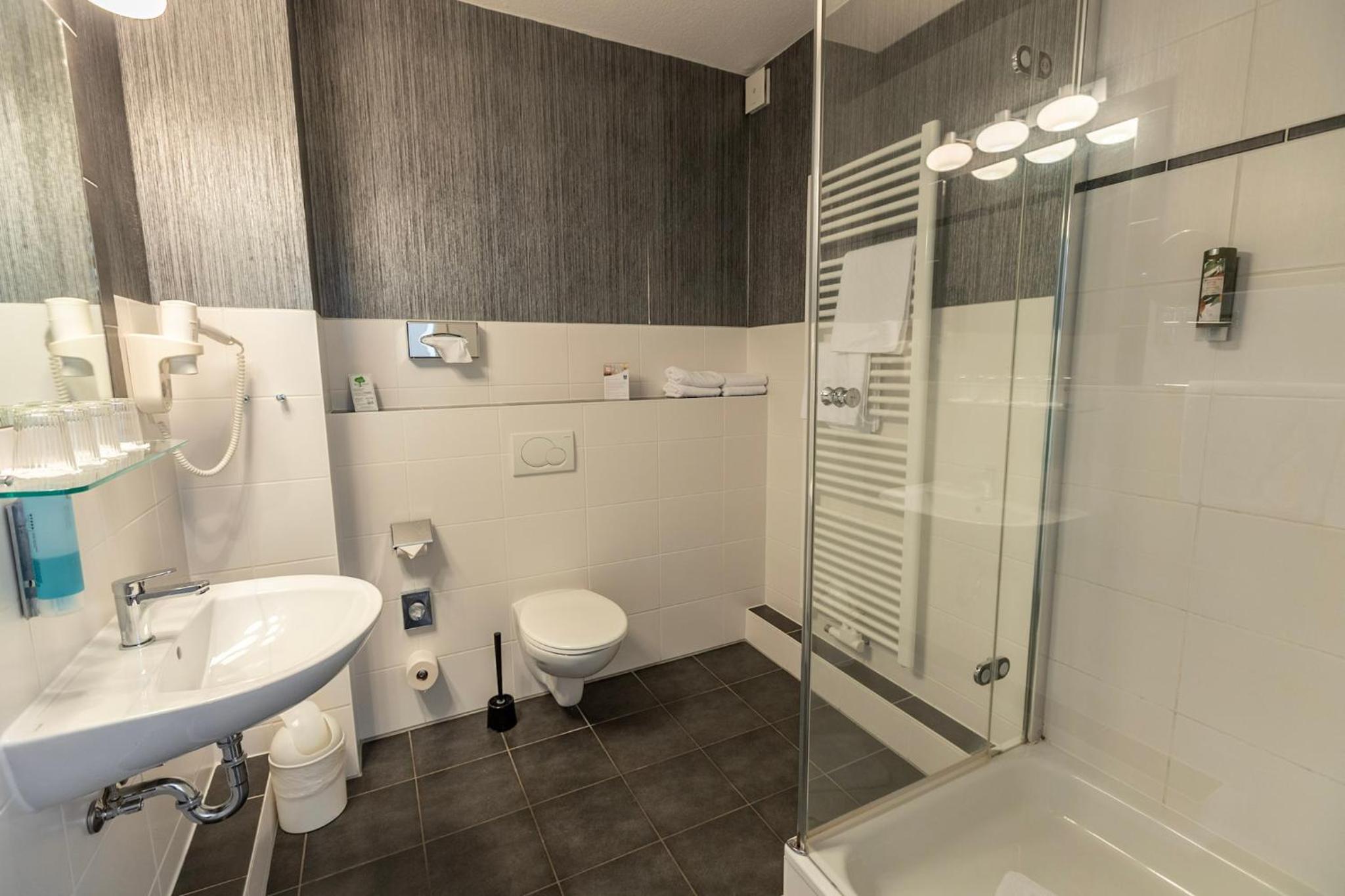 Quadruple Room - Photo 7