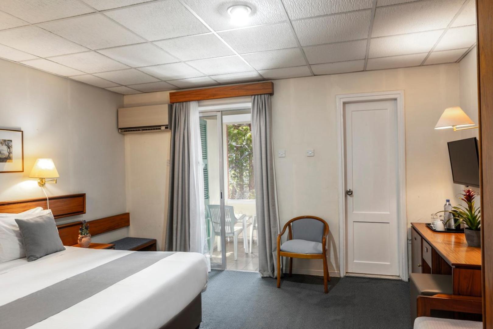 Budget Double Room photo 3