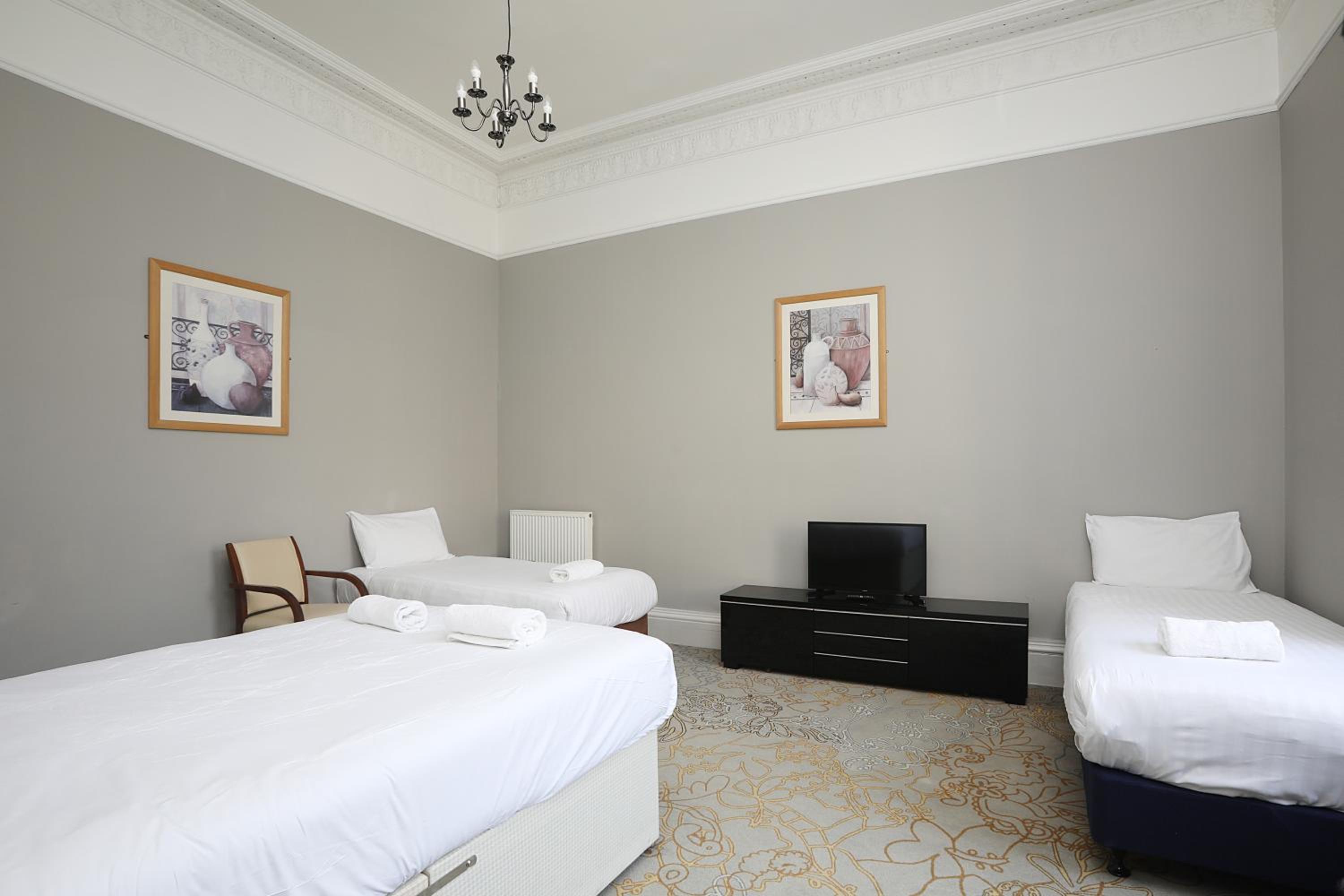 Four-Bedroom House - Photo 2