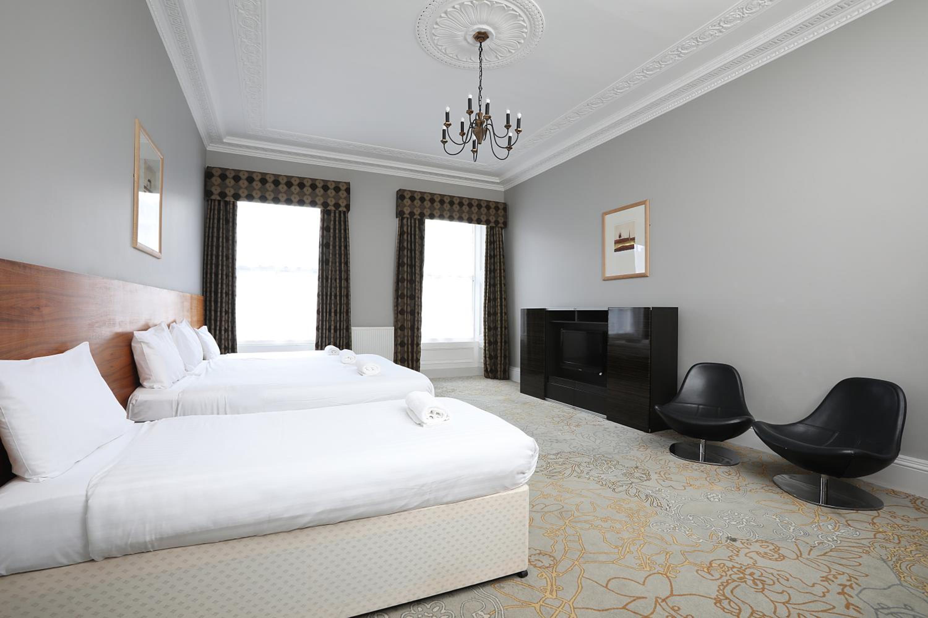Four-Bedroom House - Photo 11